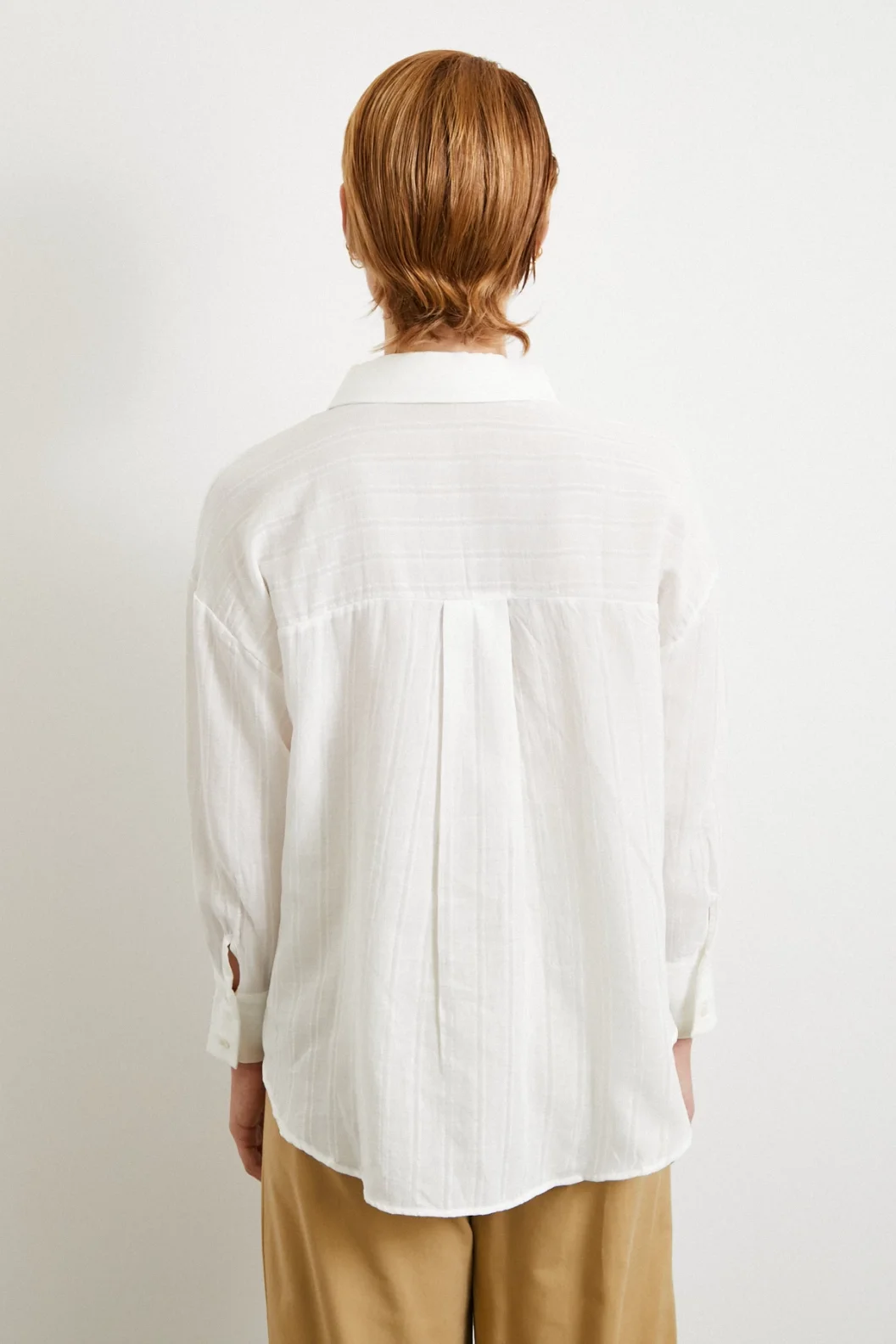 قميص قطني مخطط أبيض