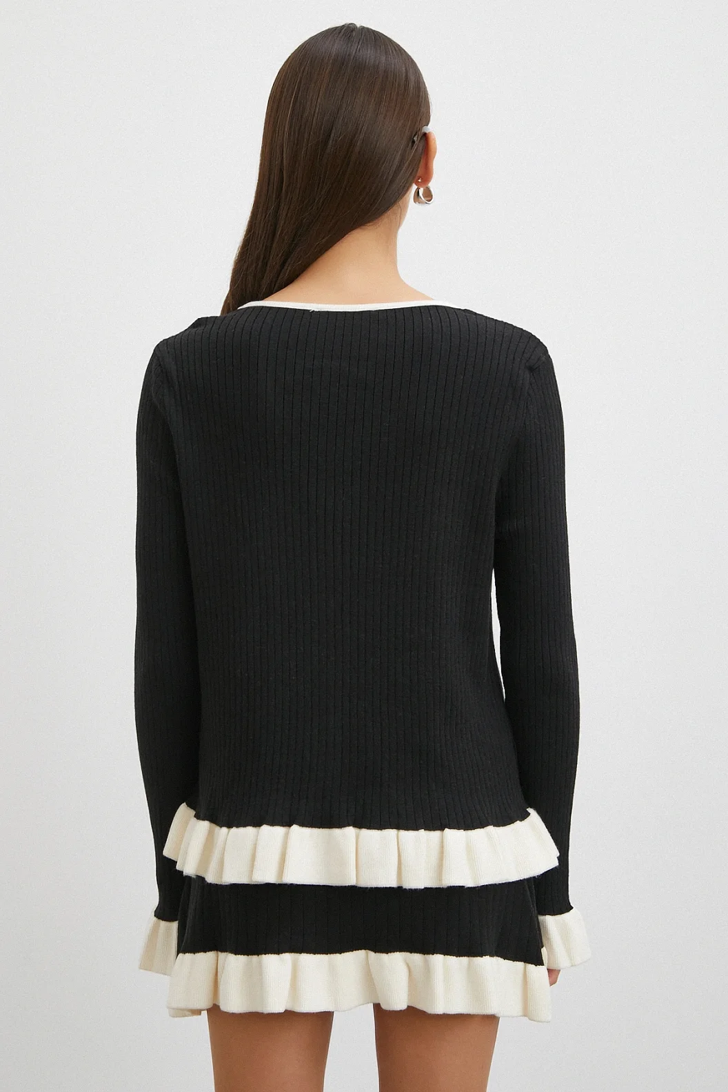 Düğmeli Eteği Fırfırlı Etekli Triko Takım Siyah