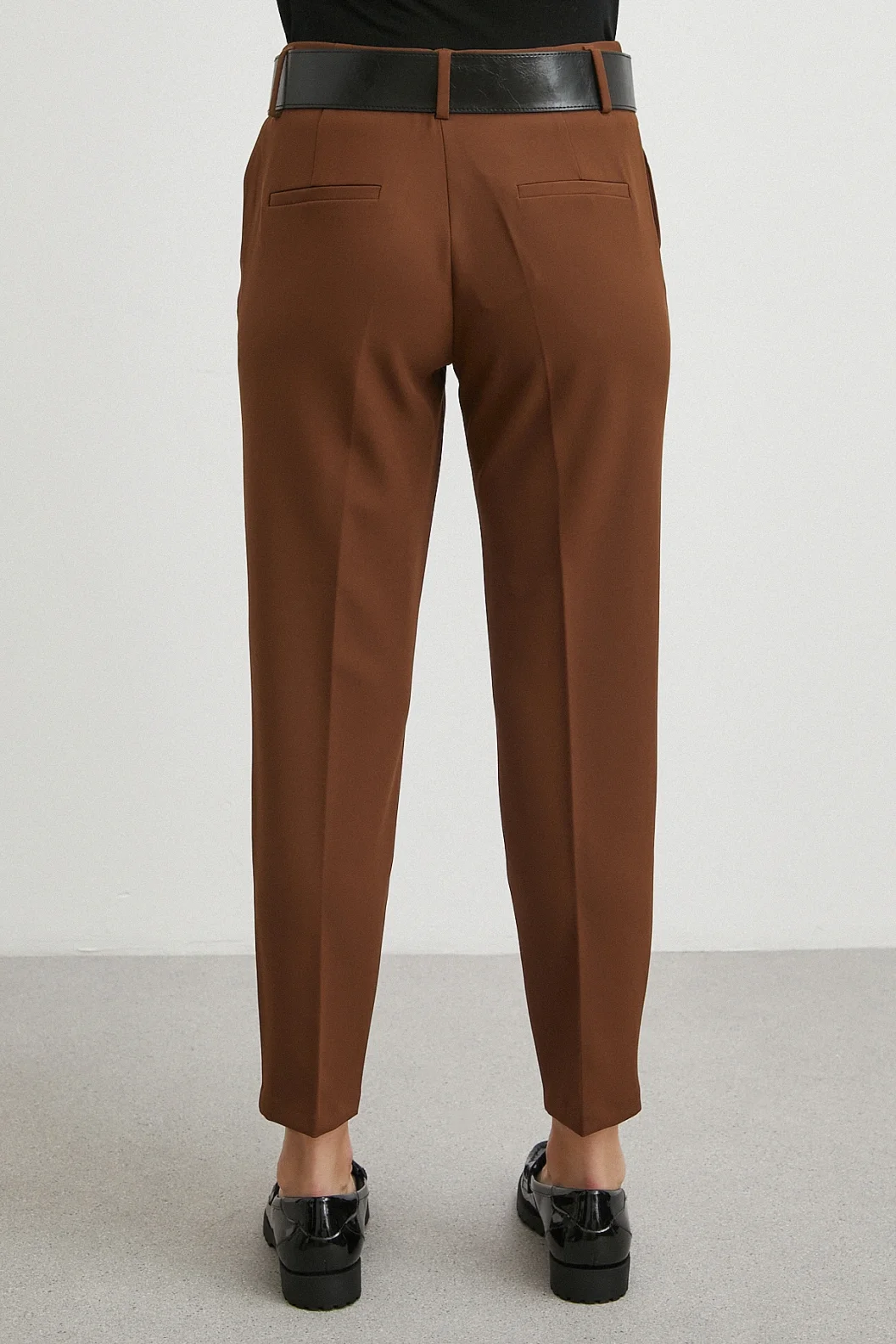 Kemerli Havuç Paça Pantolon Kahve