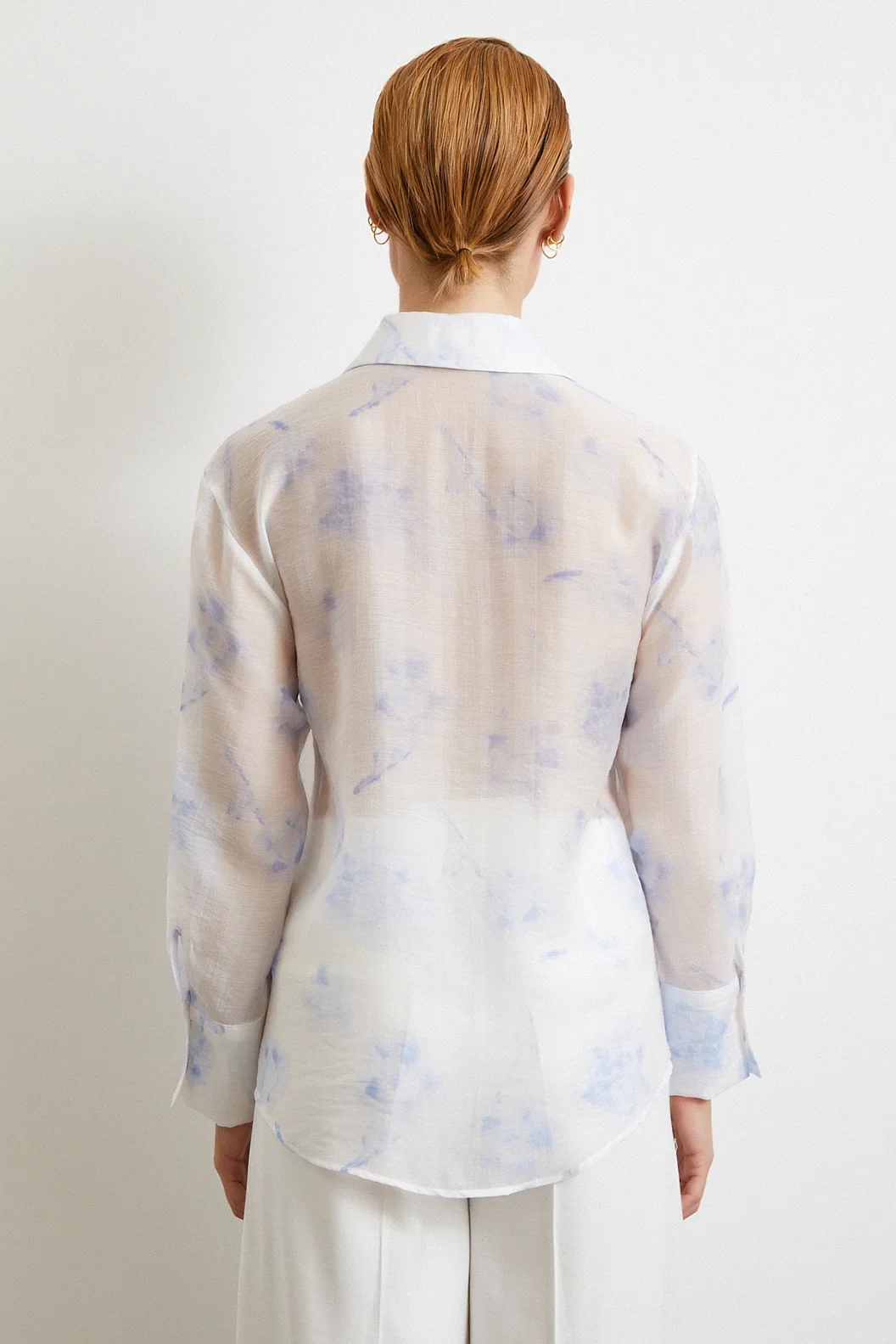 قميص تول بنمط عضوي بلون أزرق