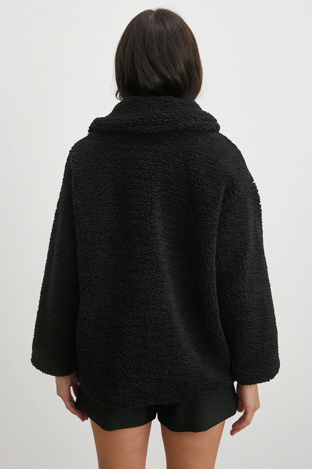 Yaka Detaylı Peluş Mont Siyah