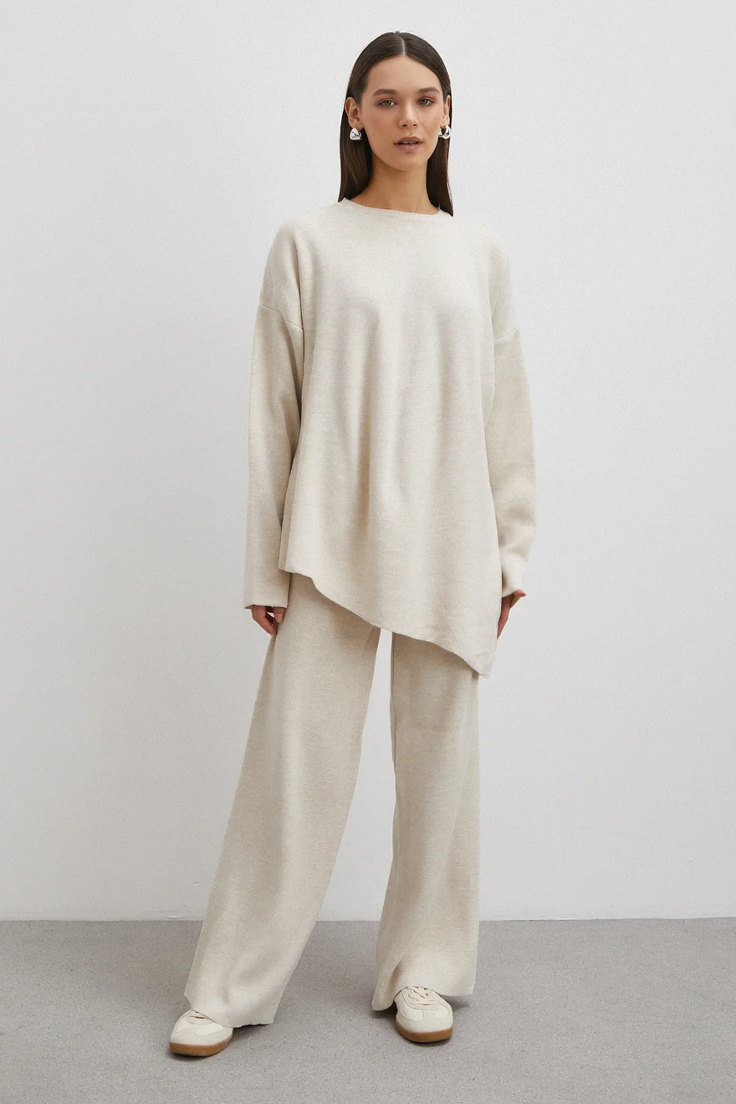 Eteği Çapraz Pantolonlu Bisiklet Yaka Takım Ekru