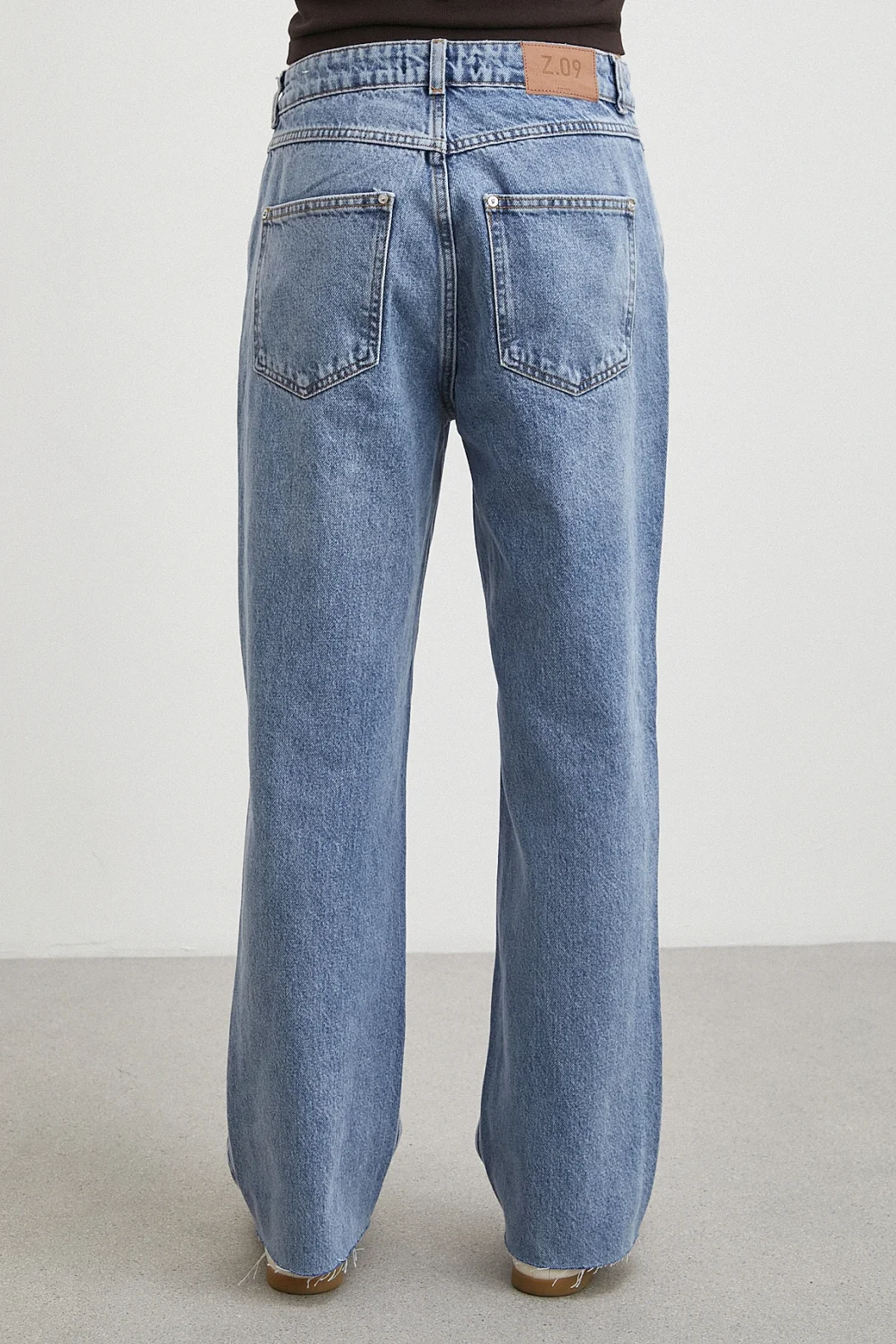 Çapraz Fermuarlı Kesik Paça Düğmeli Jean Mavi