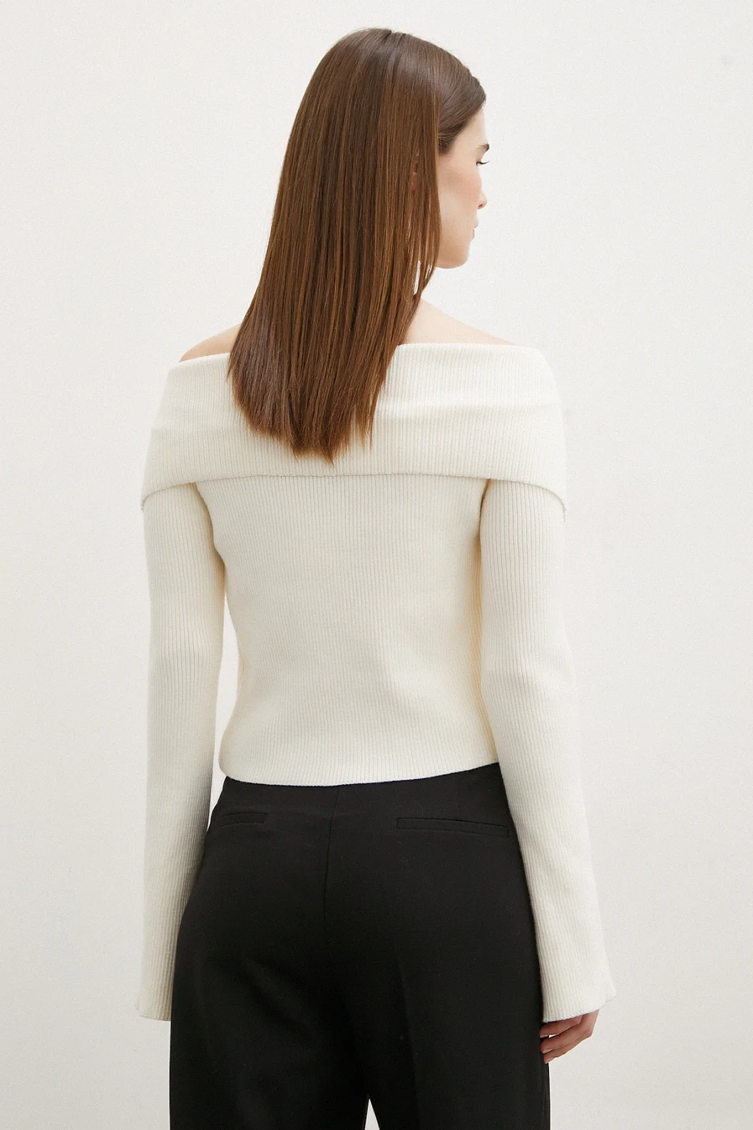 قميص ياقة مندل بسحاب مع كارديجان اللون العاج