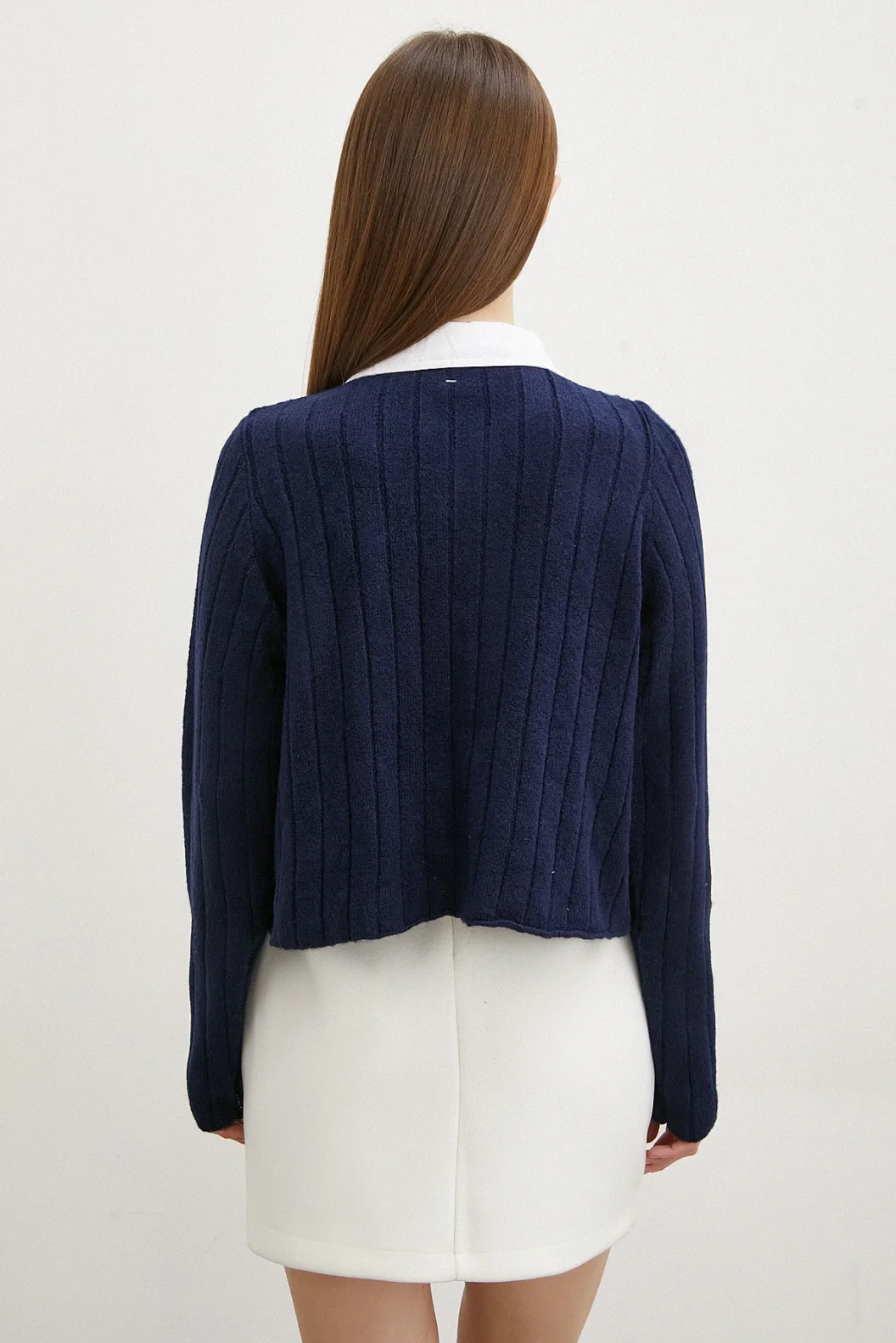 قميص ياقة حريرية أزرق داكن