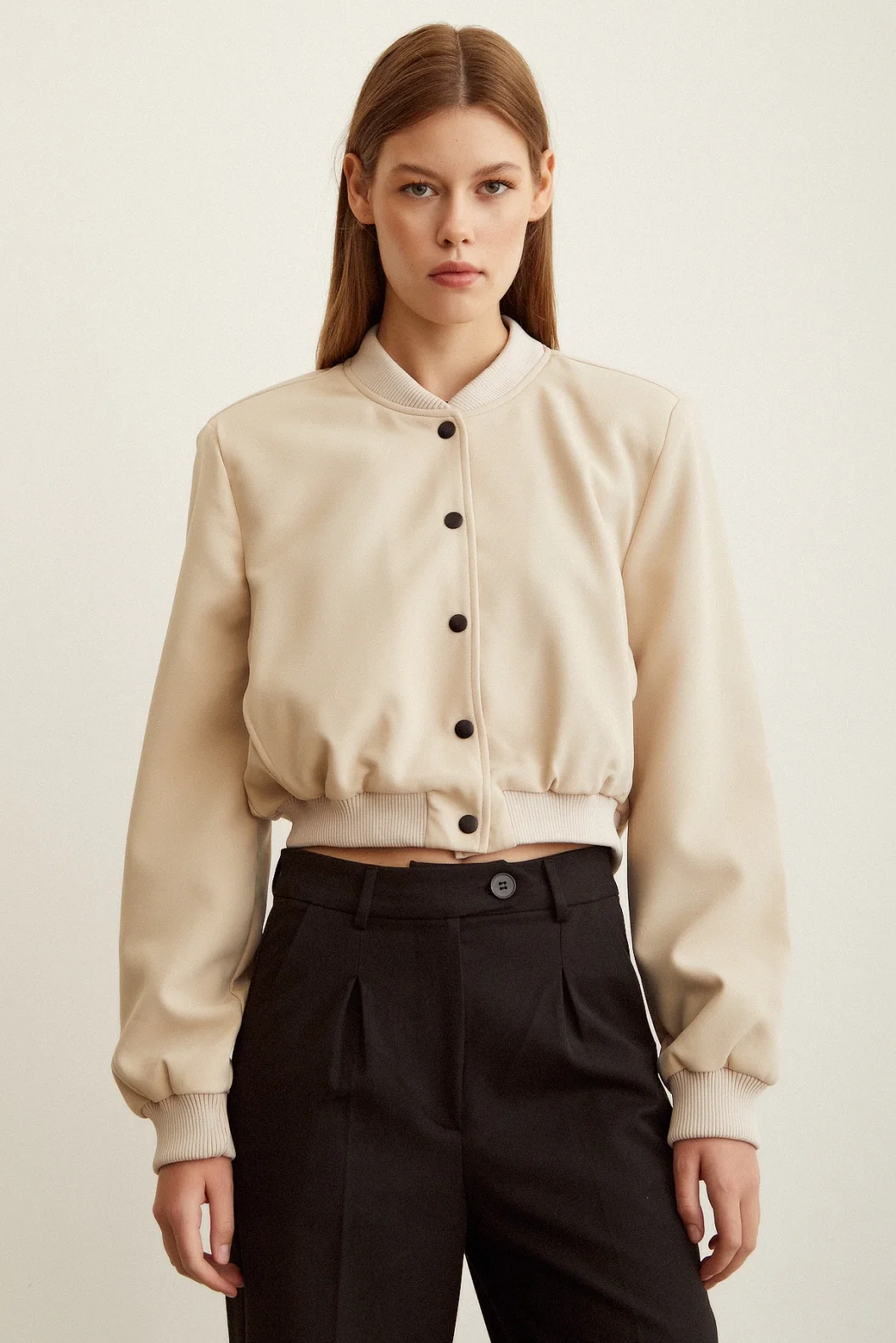 جاكيت بيج مزود ببطانة