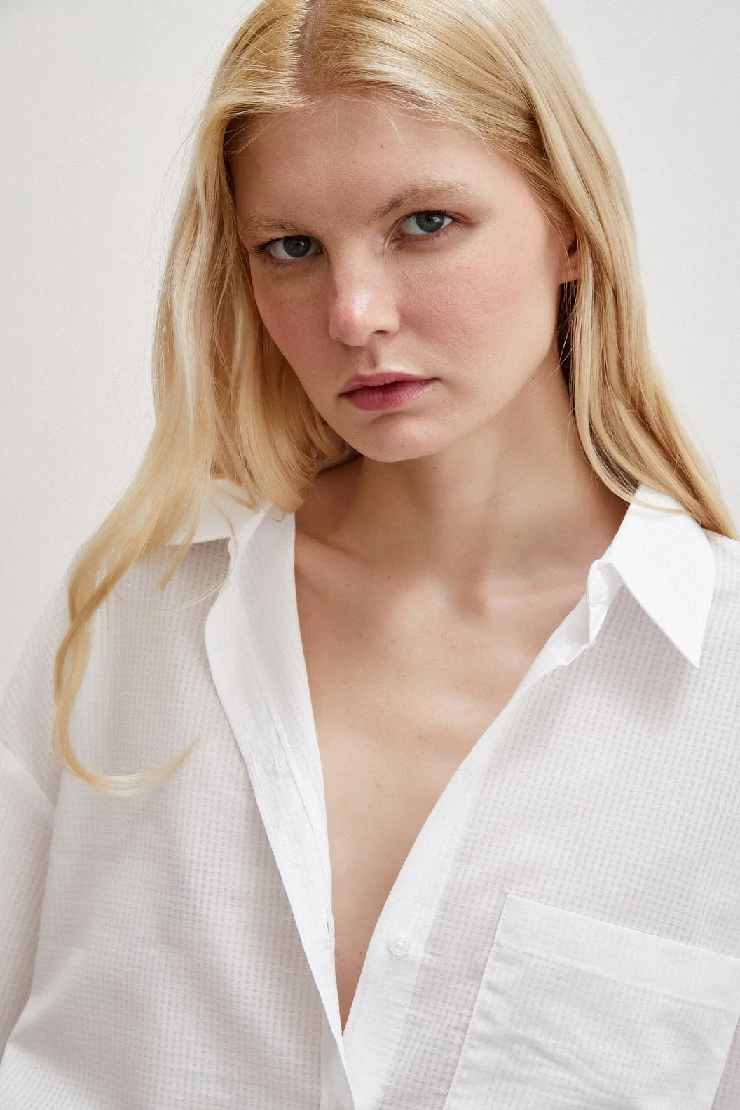 قميص قطني كلاسيكي أبيض