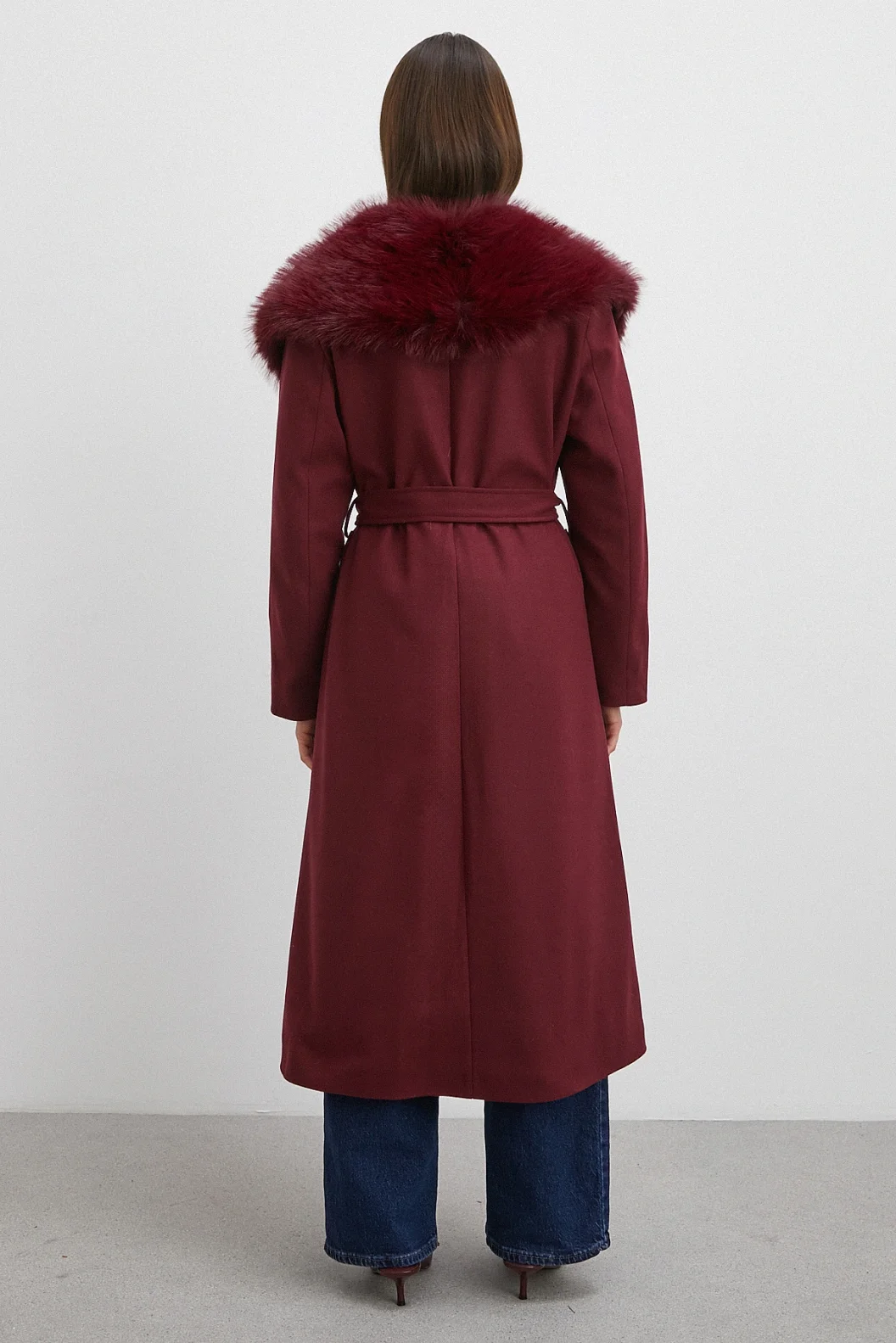 Kürk Yaka Kuşaklı Kaşe Kaban Bordo