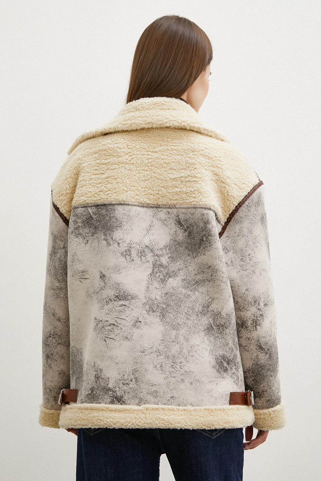 معطف رفيع مبطن باللون البني