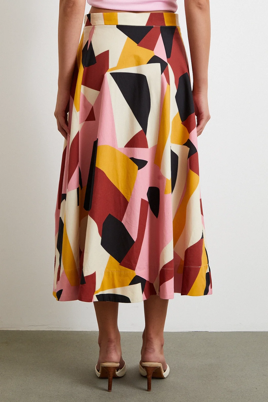 تنورة ميدي مطبوعة باللون الوردي