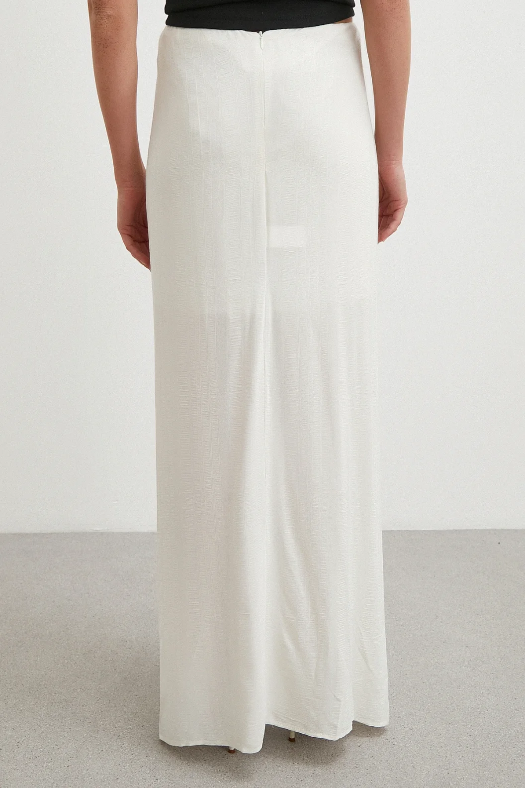 Önü Bağlamalı Yırtmaçlı Etek Ekru