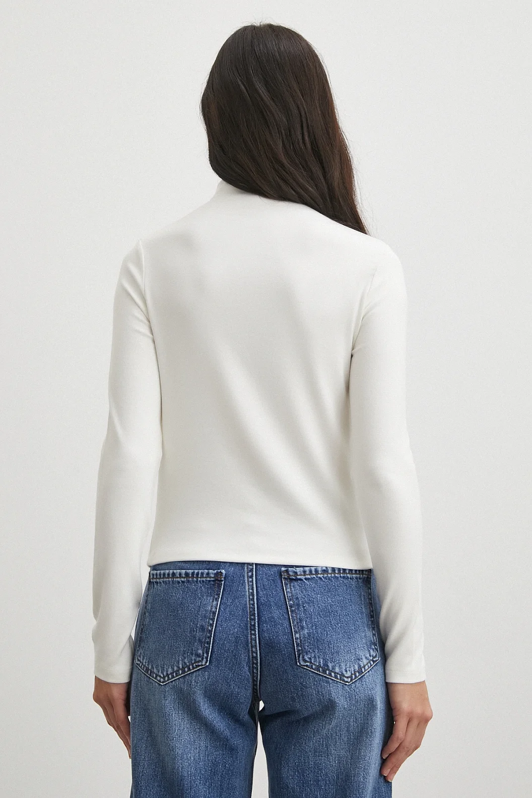 Omzu Pileli Boğazlı Bluz Beyaz