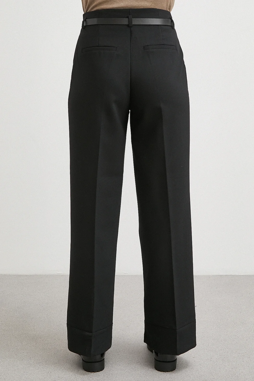 Yüksek Bel Paça Detaylı Kemerli Pantolon Siyah