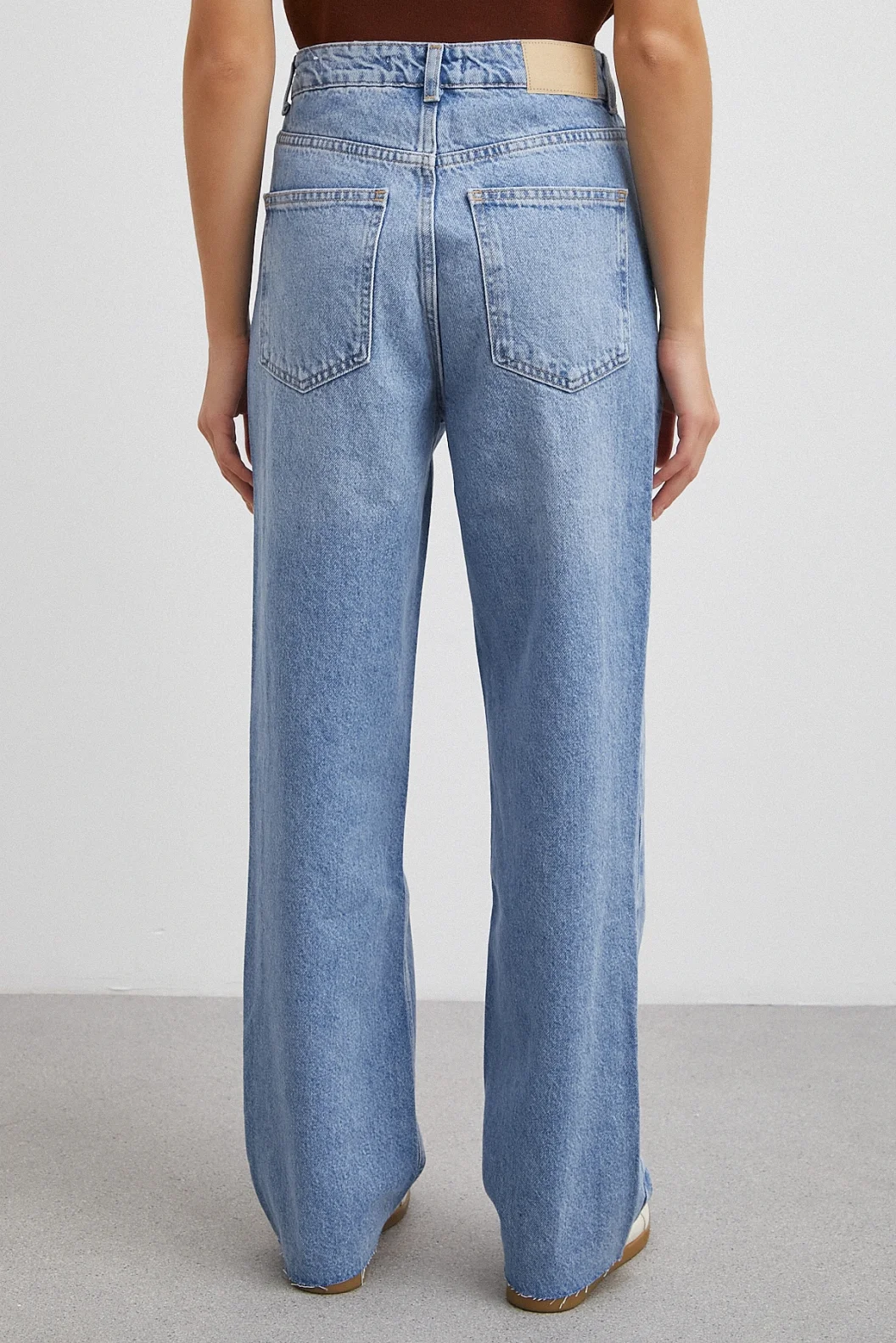 Yüksek Bel Beş Cepli Kesik Paça Jean Mavi