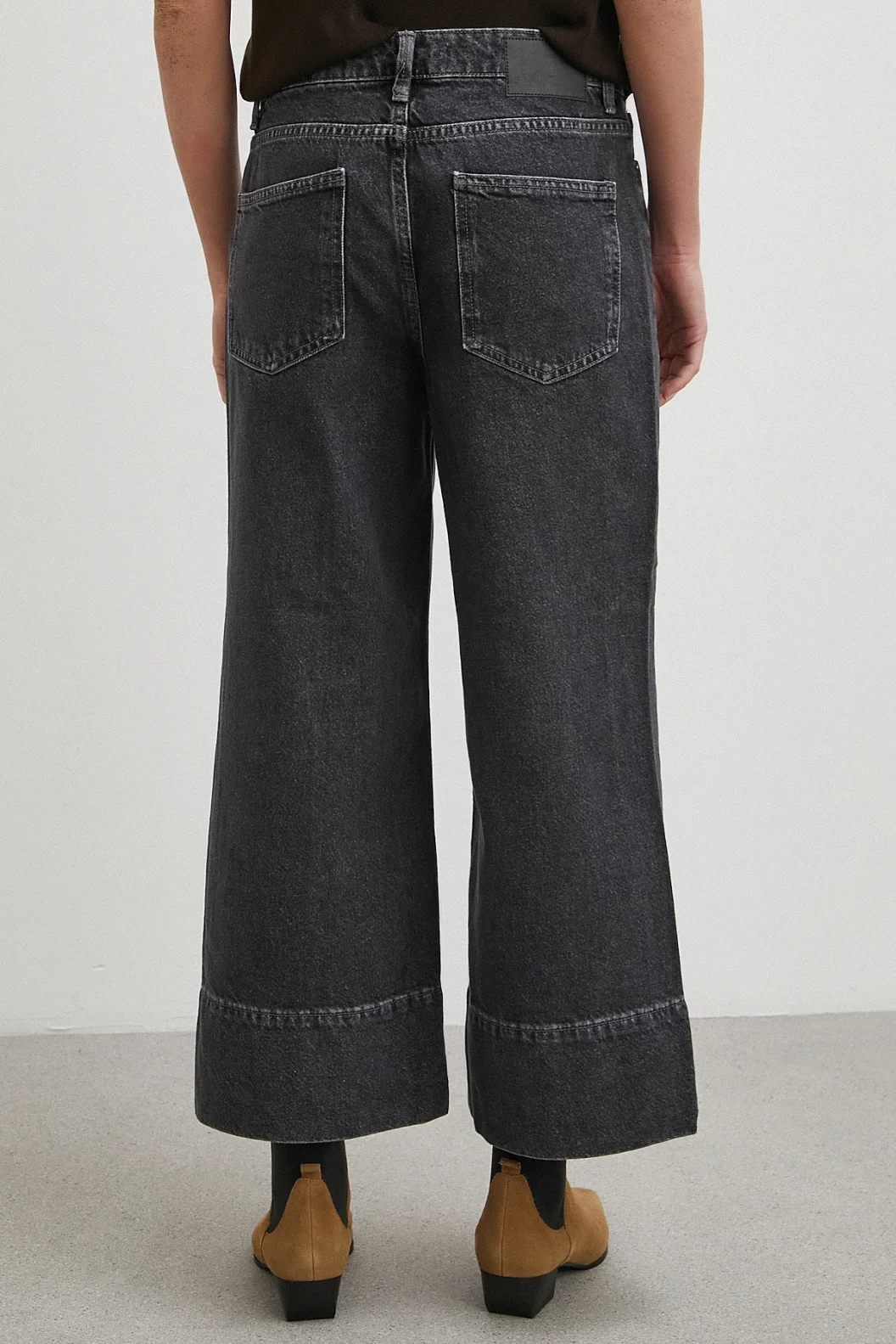 Yüksek Bel Paça Detaylı Jean Füme