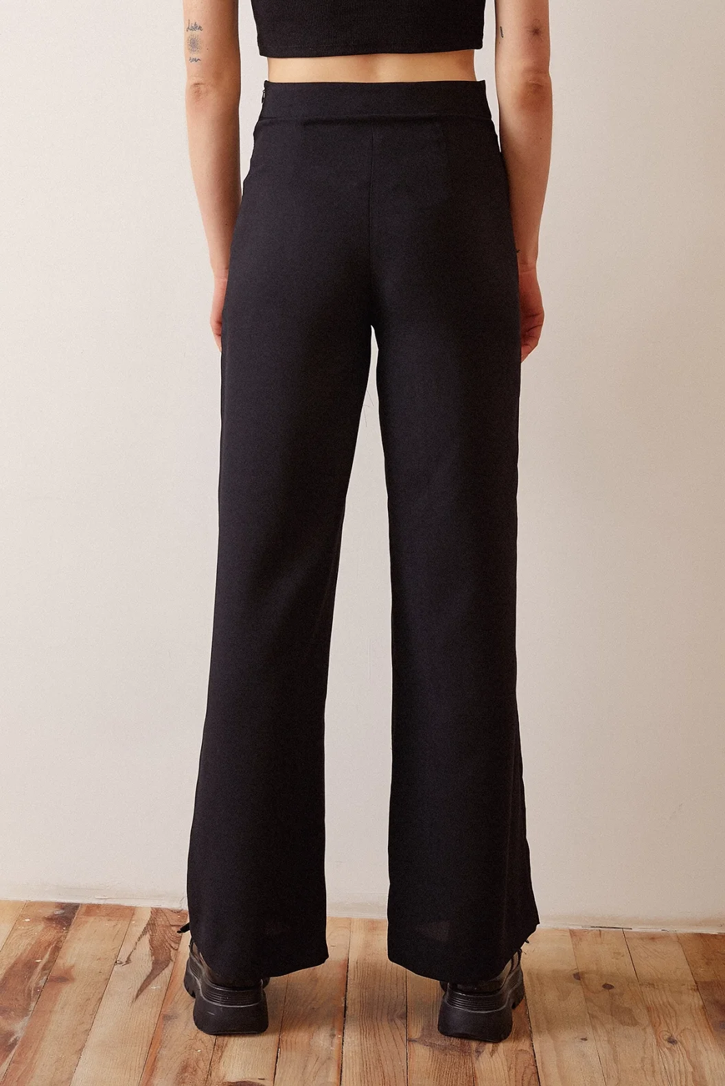 Knopfdetail Loose Fit Hose Schwarz