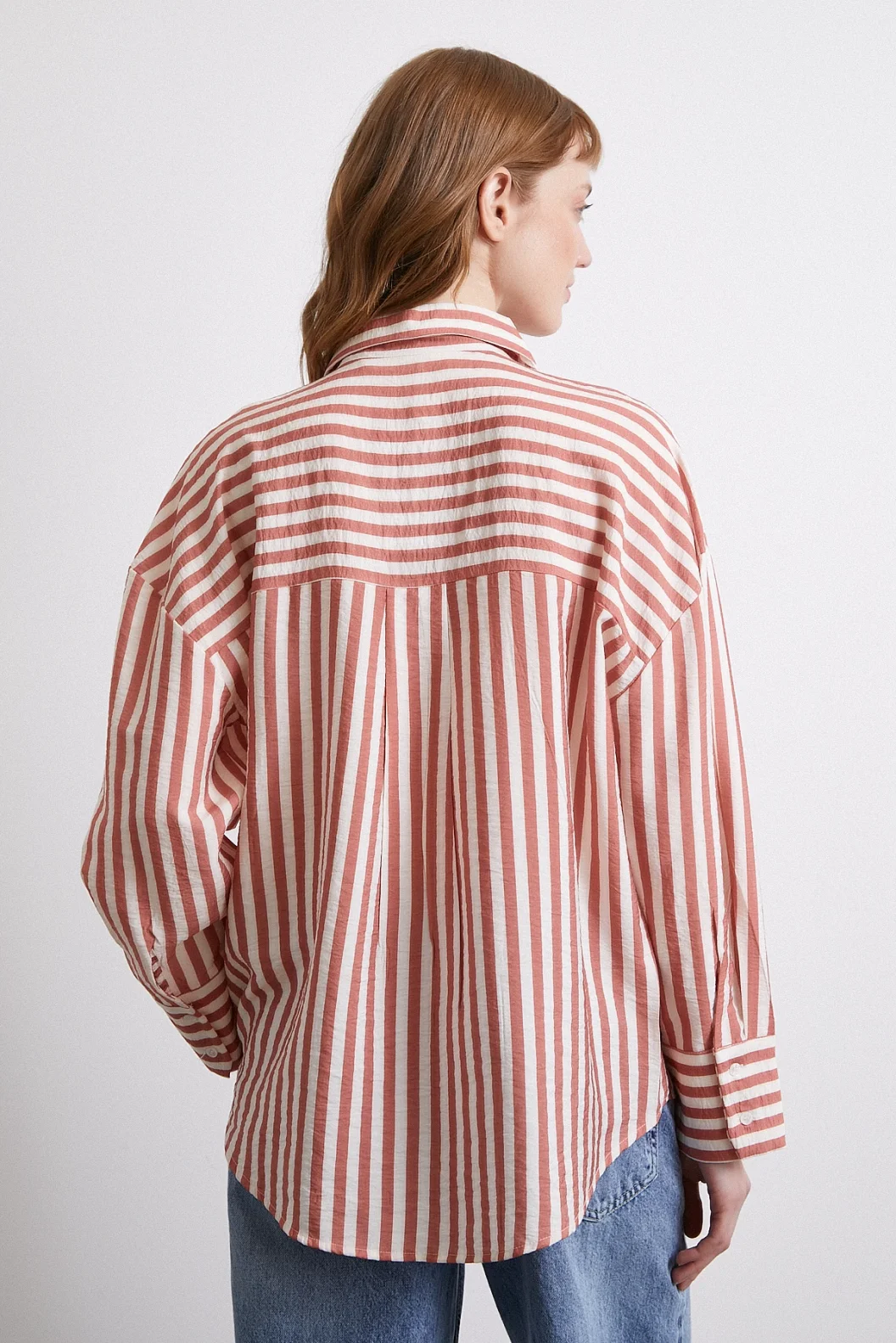 Gestreiftes T-Shirt Lehm