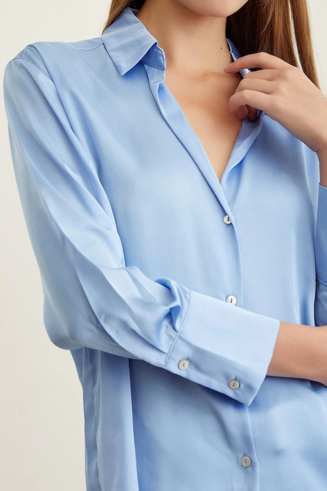 Grundlegende Satinbluse in Blau