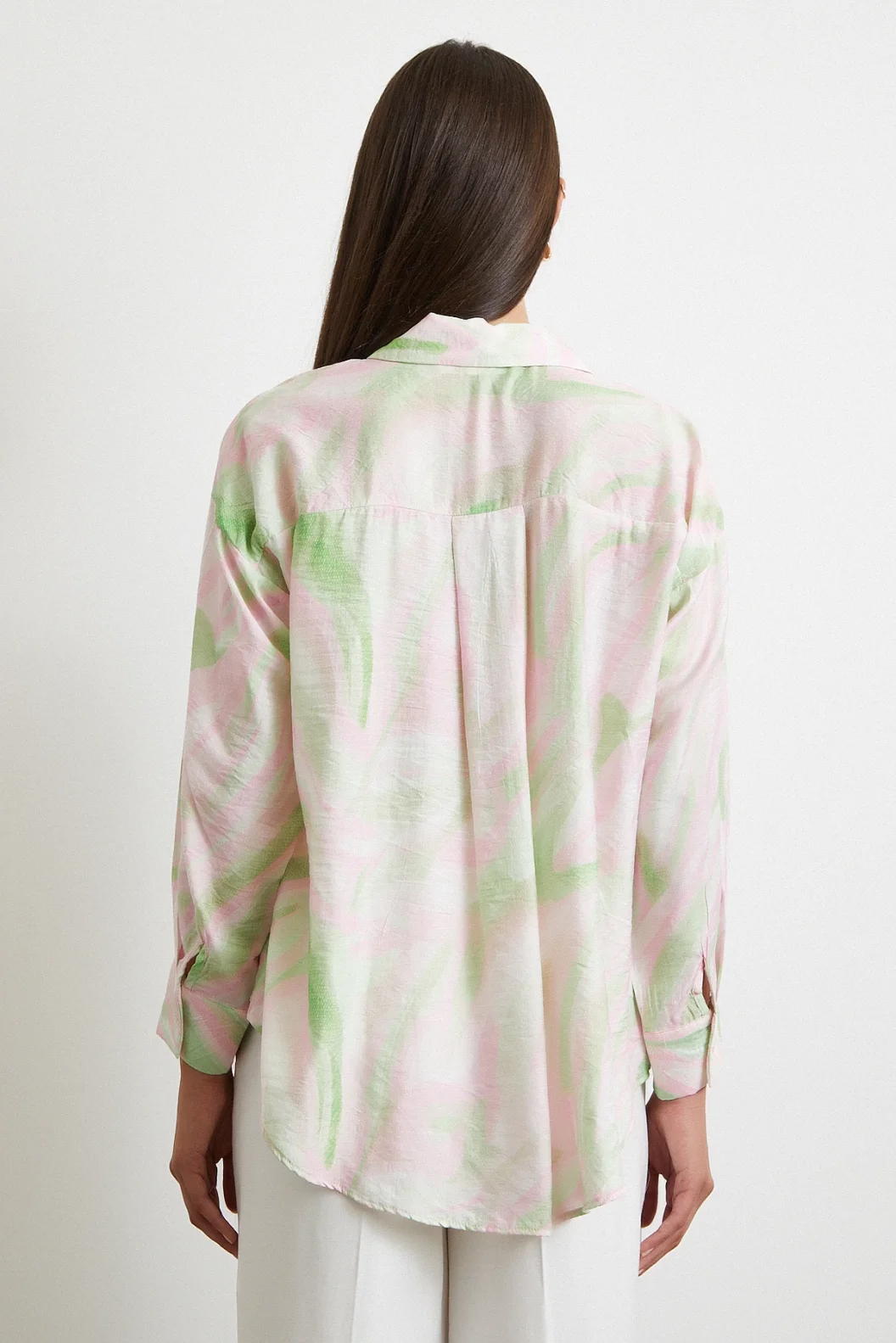 موج البحر قميص وردي