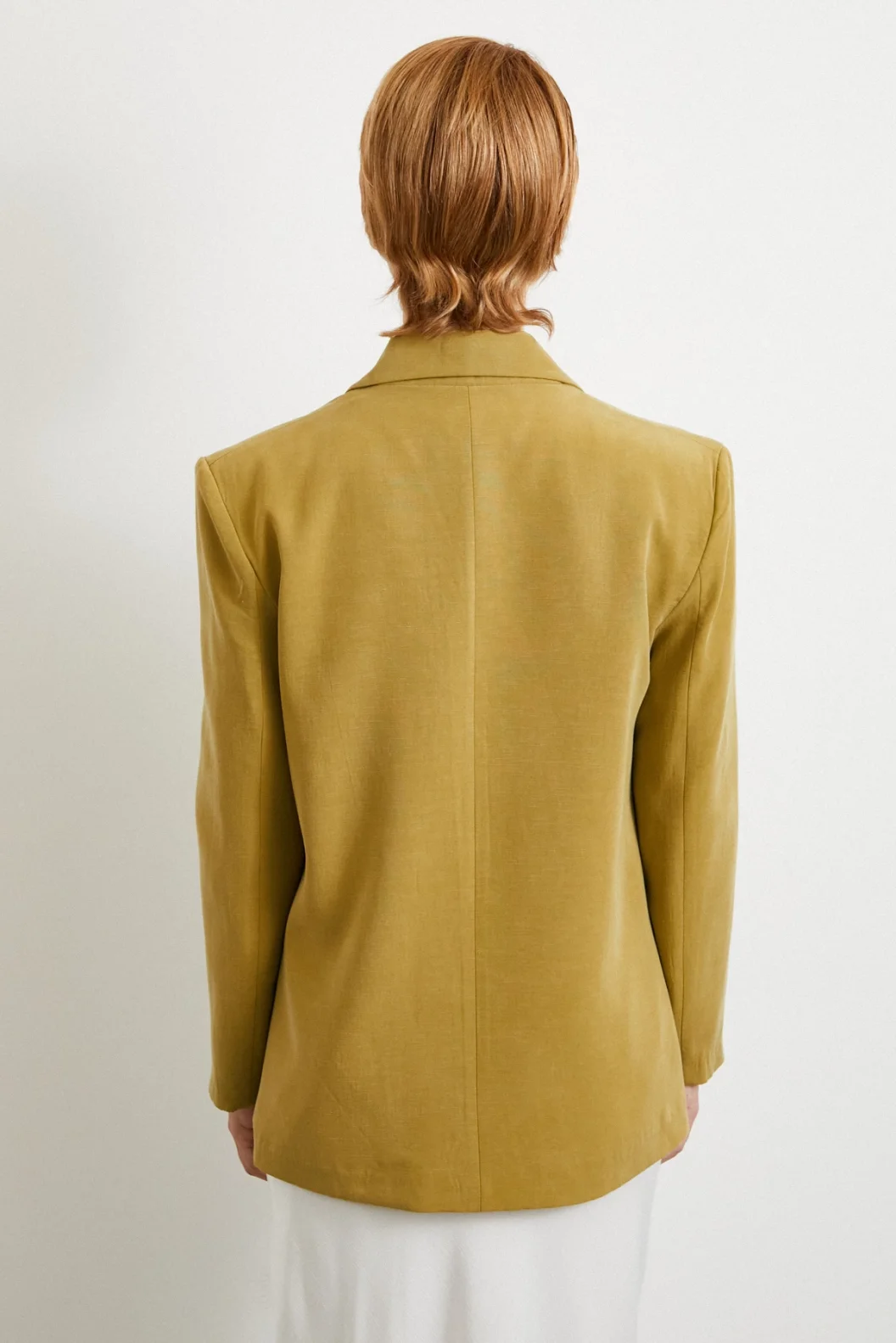 سترة بليزر قطنية ذات أزرار مزدوجة بلون الزيتون