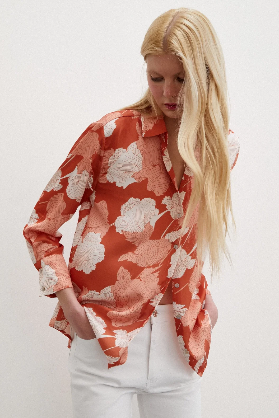 V-Ausschnitt Satinbluse Ziegelstein