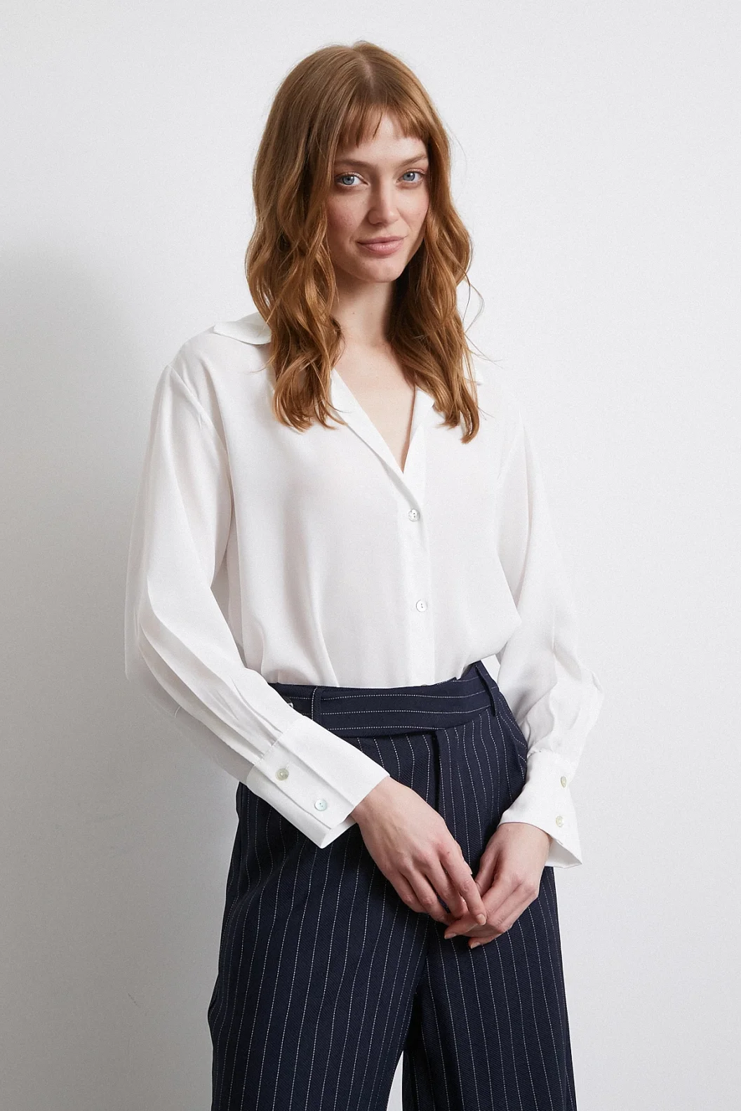 V-Ausschnitt Satin Bluse Ecru