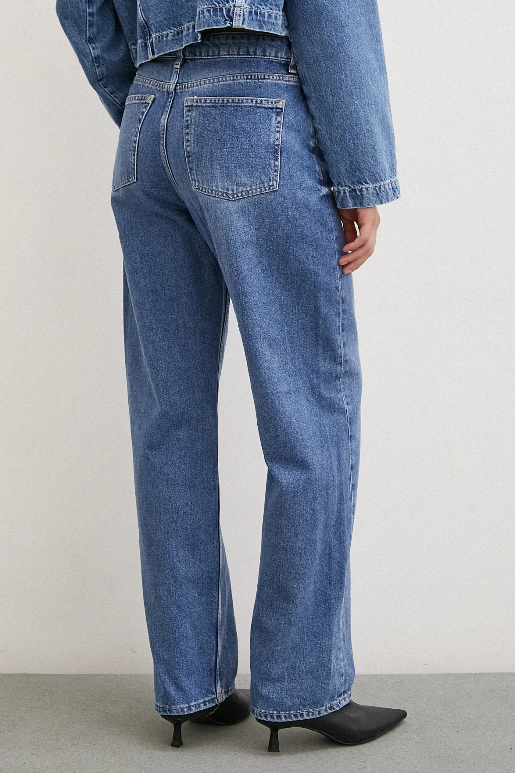 High Waist Button Closed Mom Jeans Blau