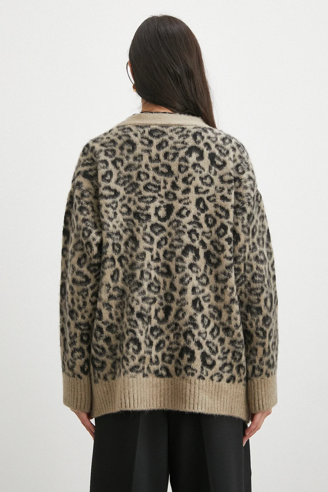 Leoparlı Düğmeli Hırka Krem