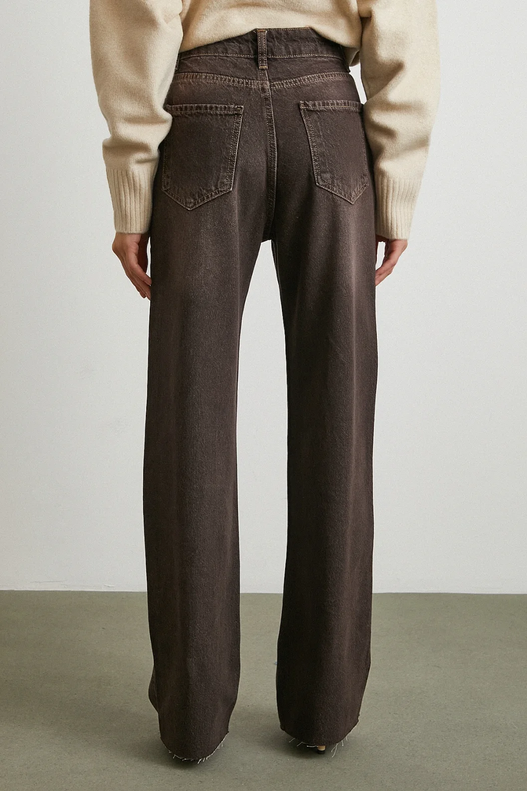 Yüksek Bel Beş Cepli Kesik Paça Jean Kahve