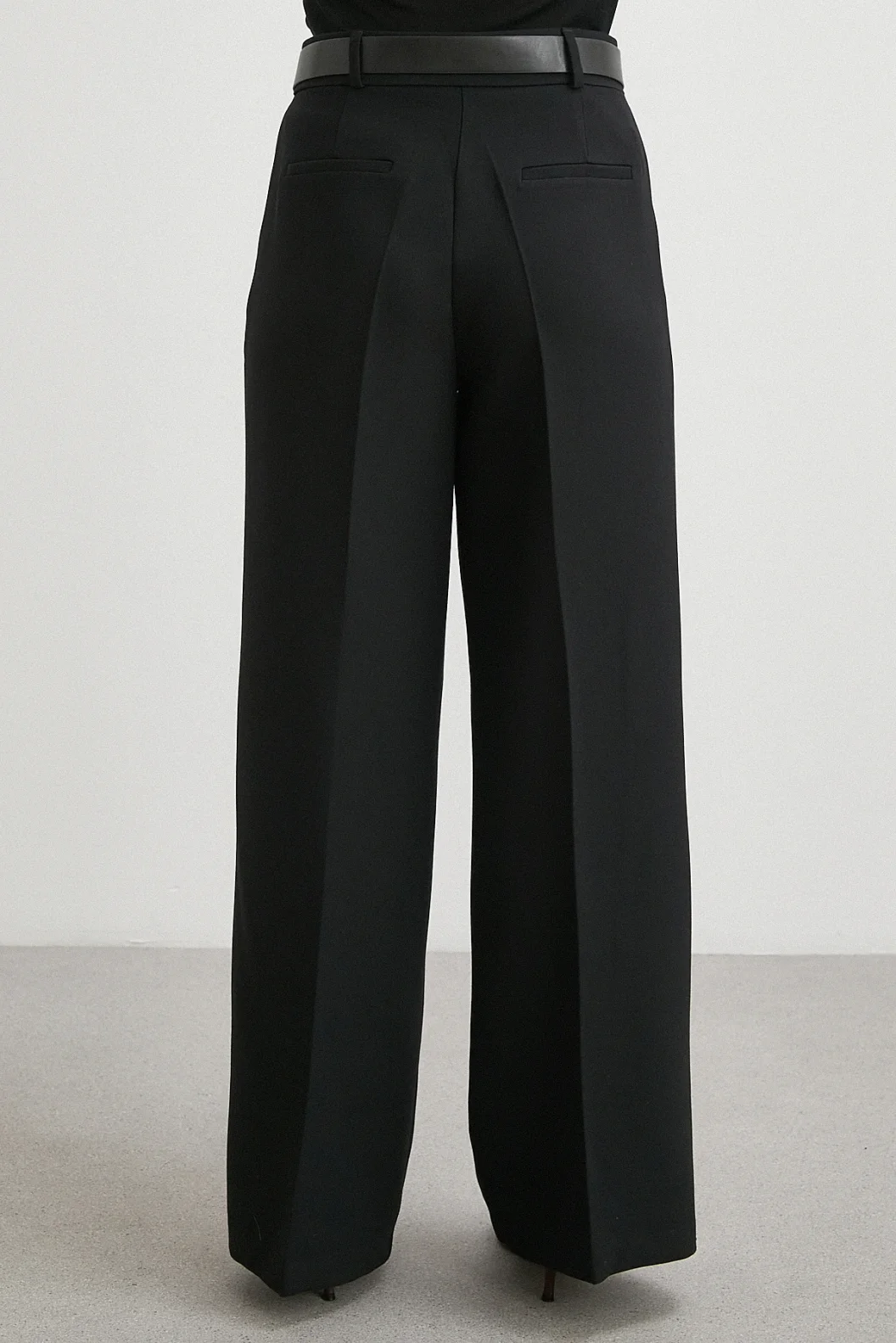 Deri Kemerli Geniş Paça Pantolon Siyah