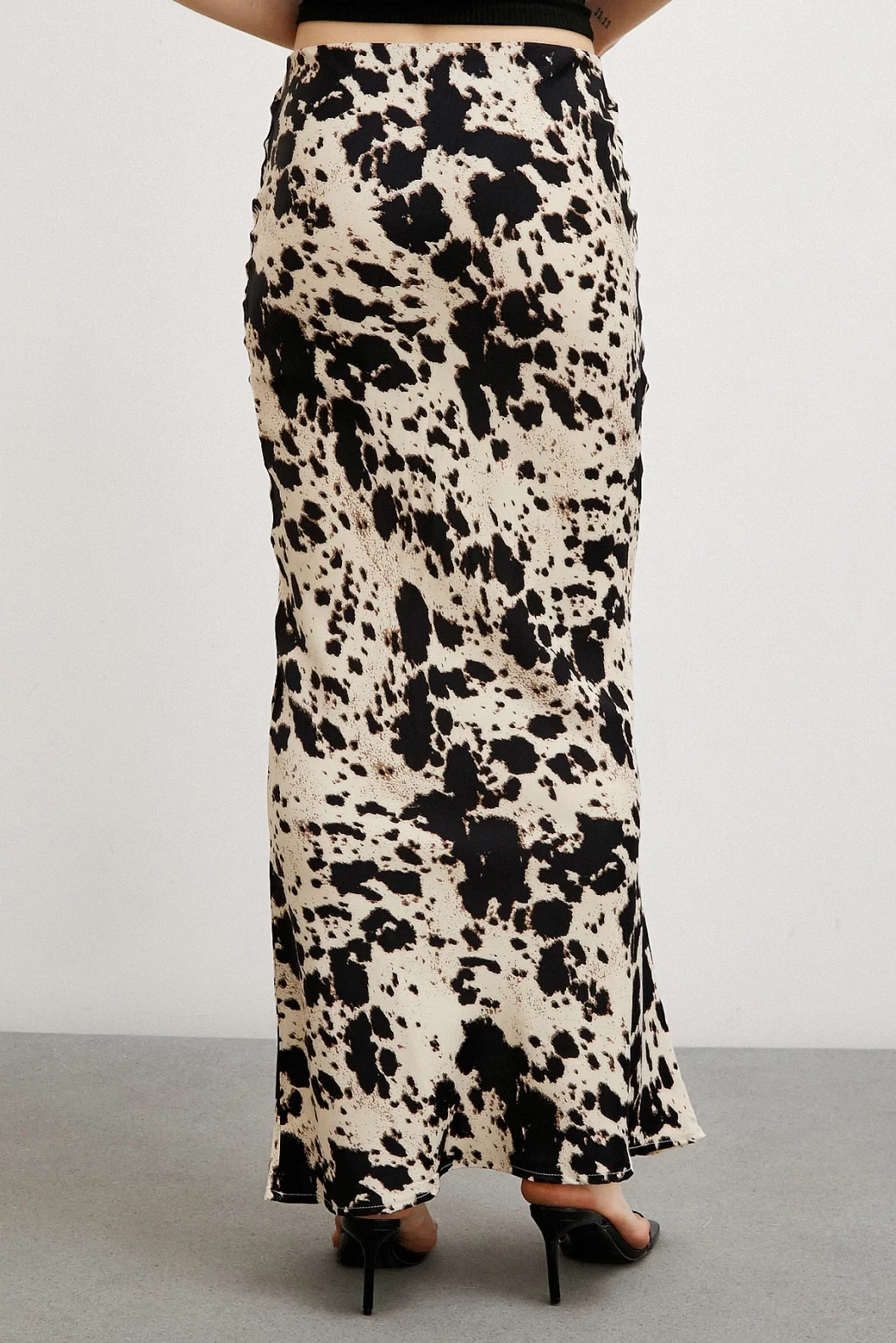 Maxi Rock in Beige mit Schrägschnitt