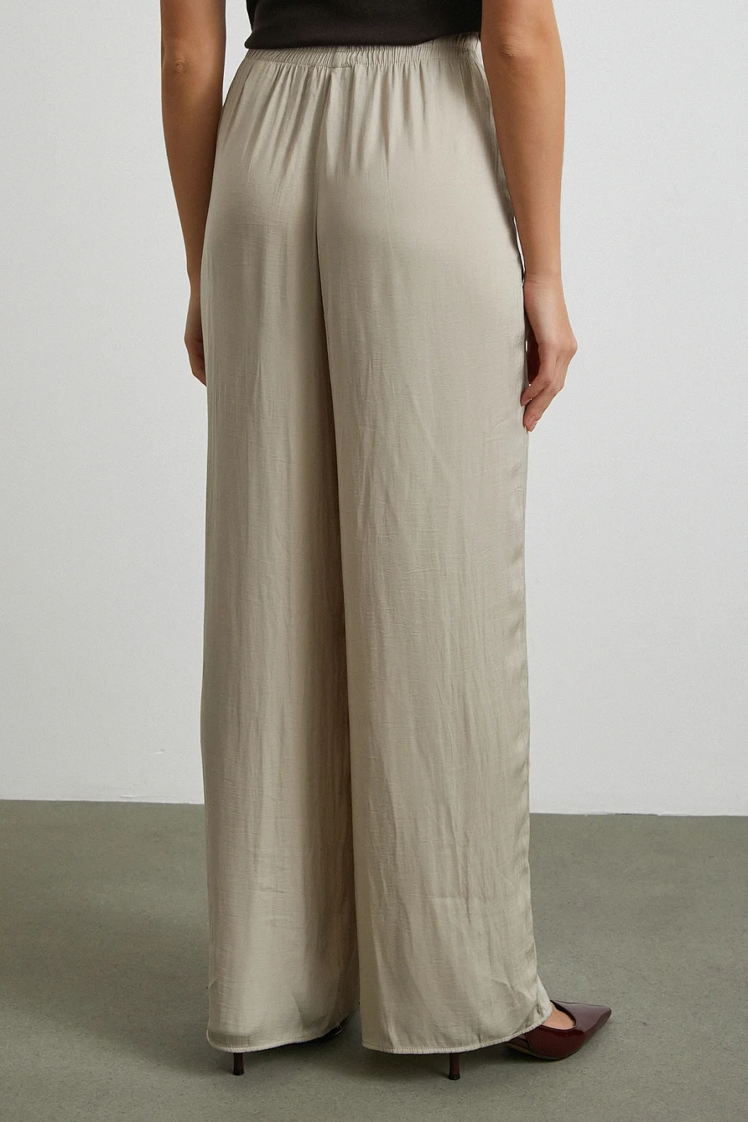 Beli Lastikli Dökümlü Geniş Paça Pantolon Taş