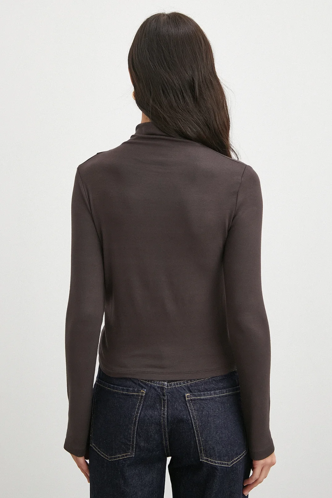 Omzu Pileli Boğazlı Bluz Kahve