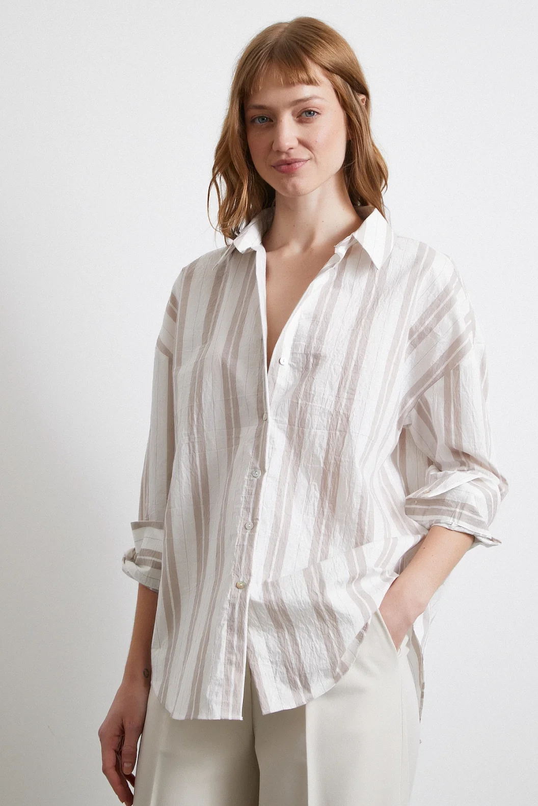 قميص مخطط باللون العاجي