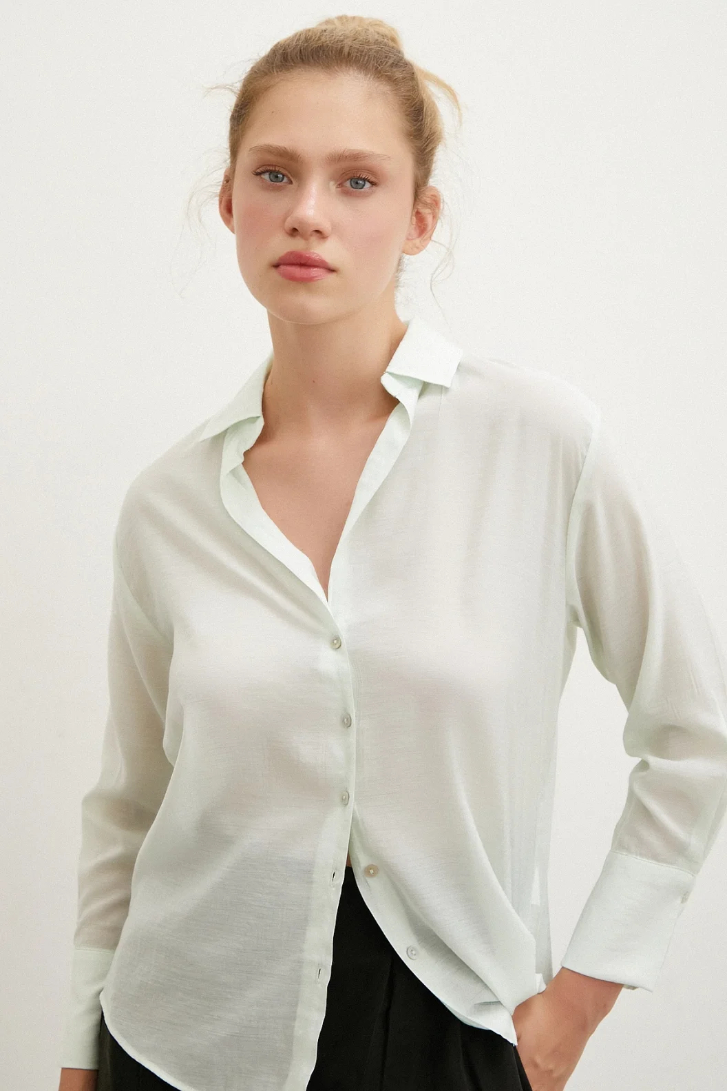 V-Neck Ribbed Shirt Mint