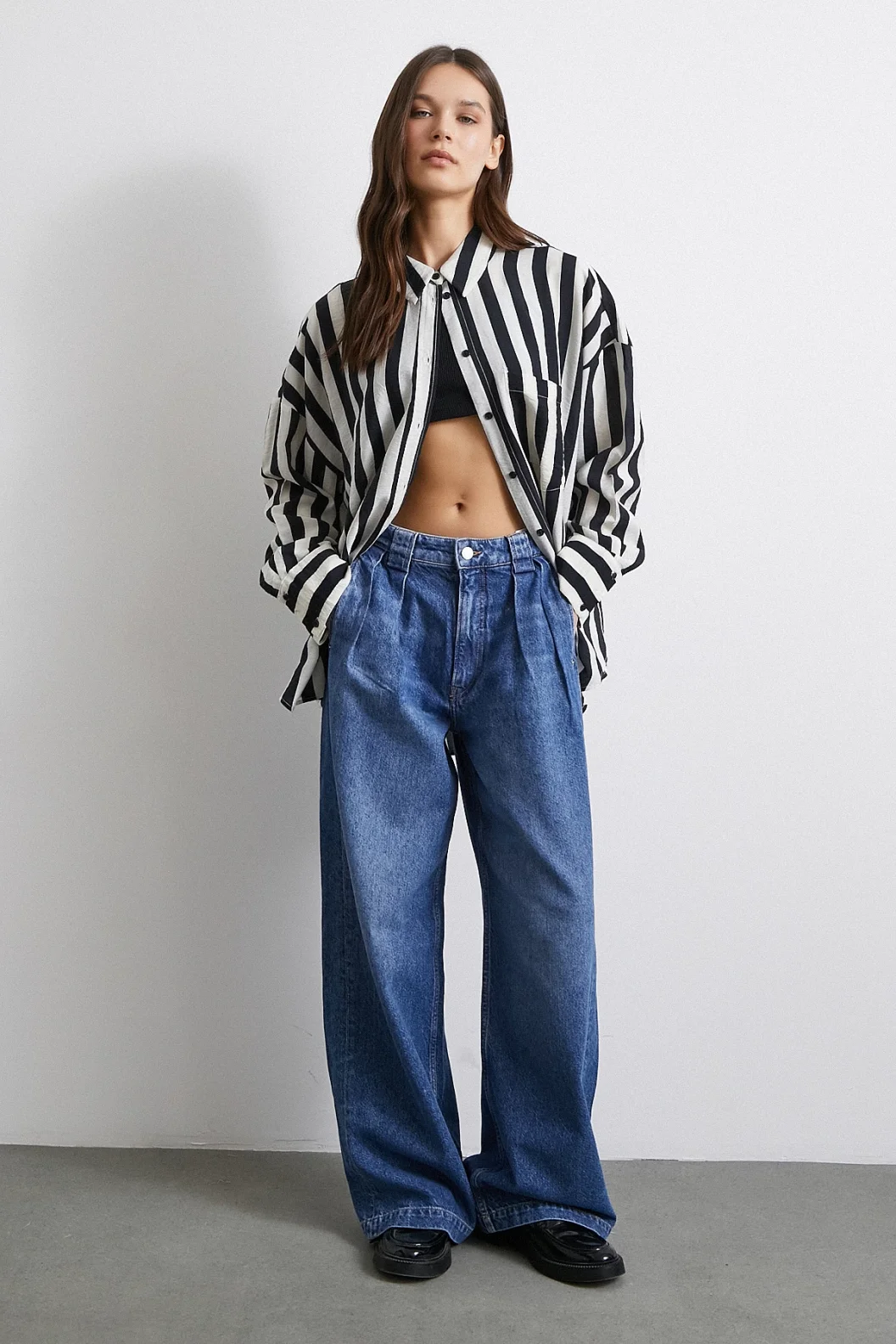 بنطلون جينز واسع المنطقة بخصر عالي لون أزرق