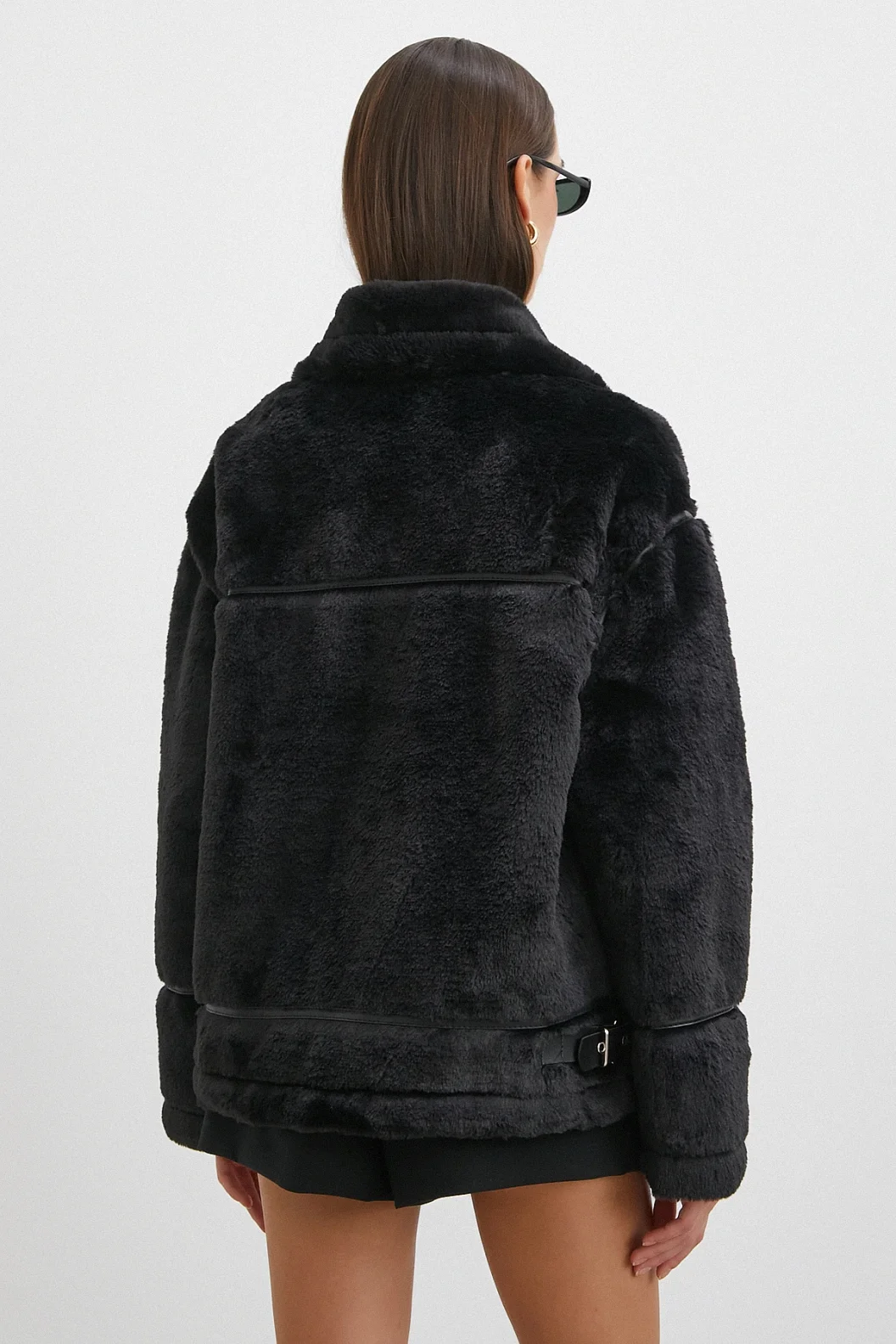 Ters Detay Peluş Lamine Mont Siyah