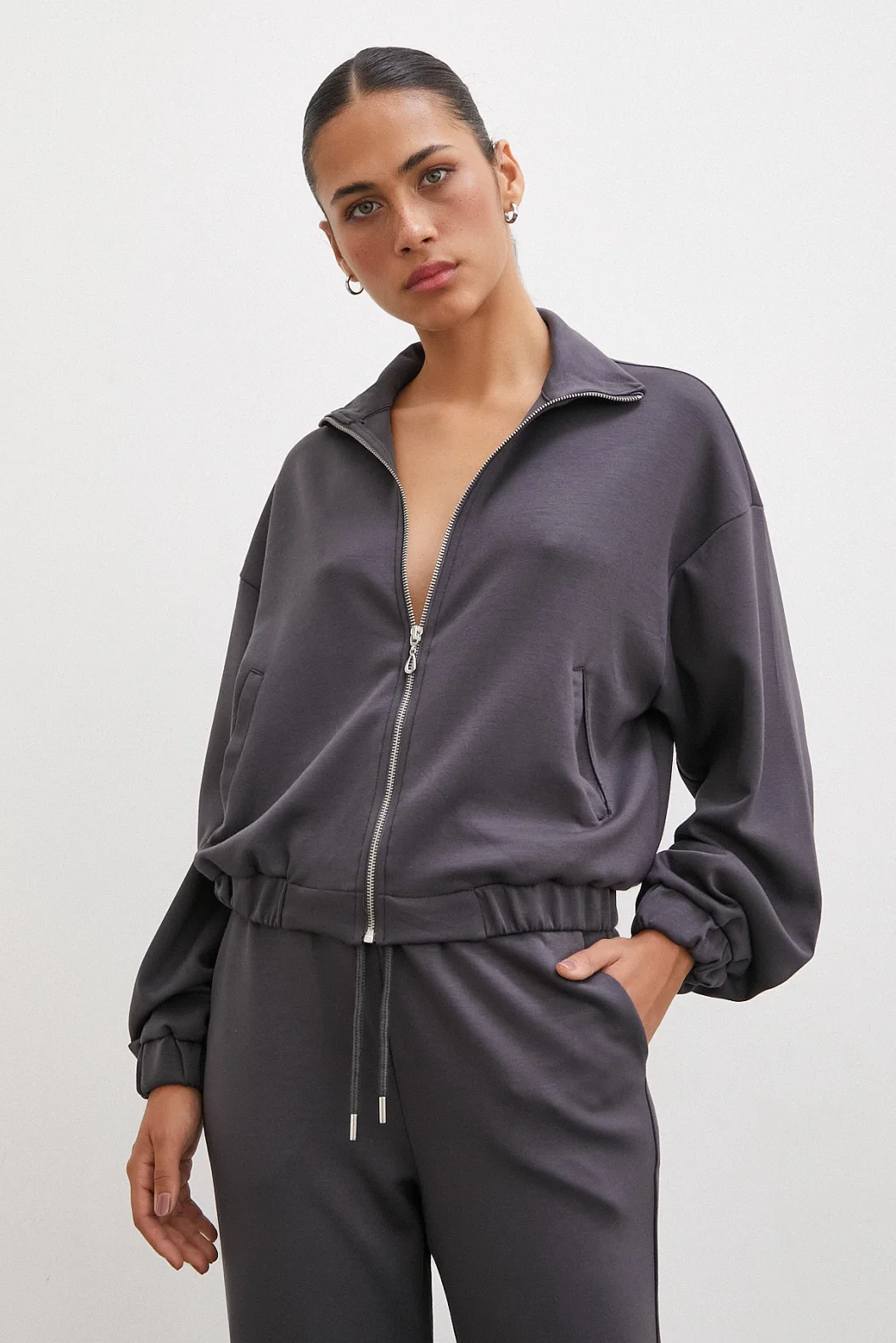 بنطلون رياضي بجيب مطاطي باللون البني