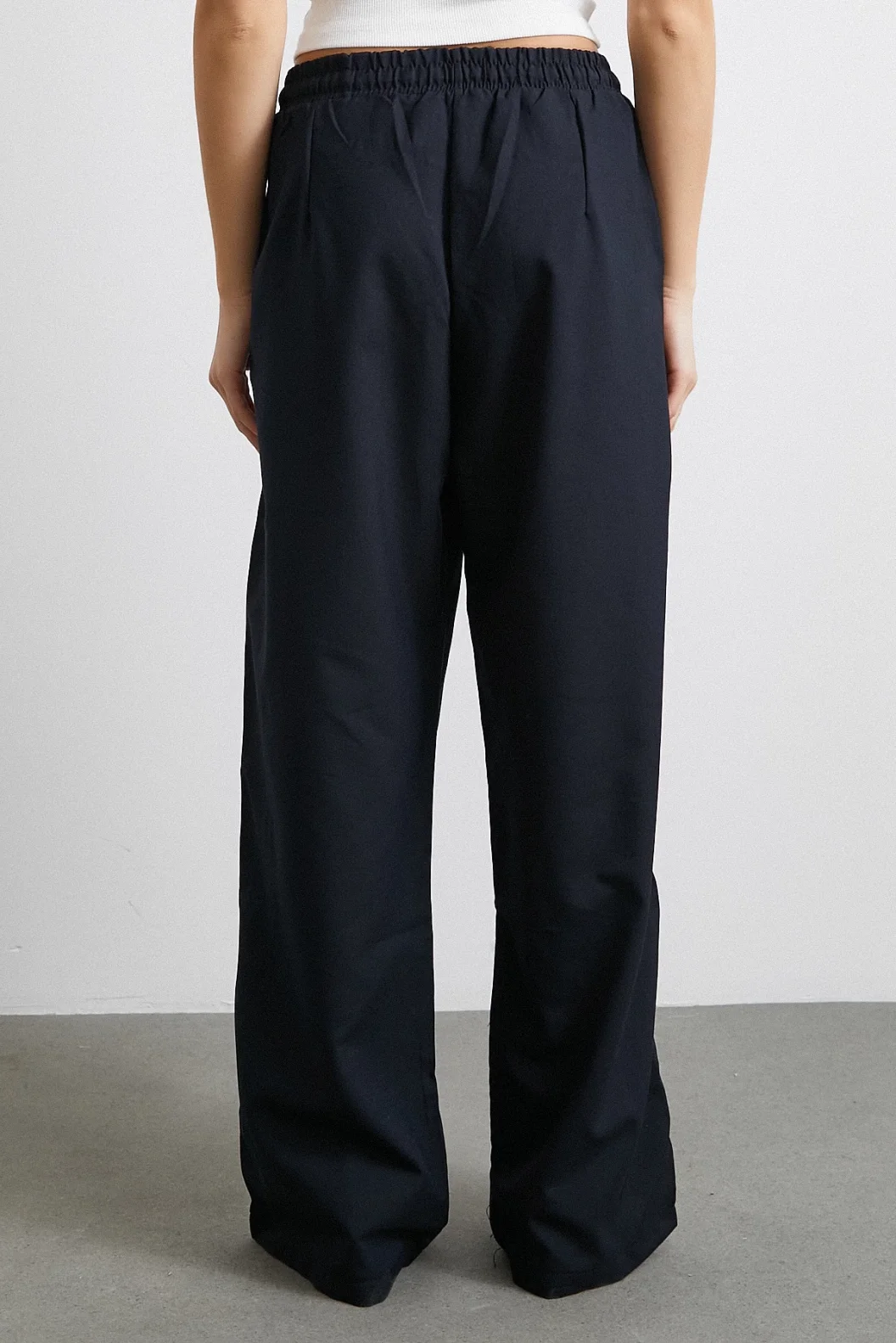 بنطلون مزدوج الشريط مع خصر مطاطي لون أزرق داكن