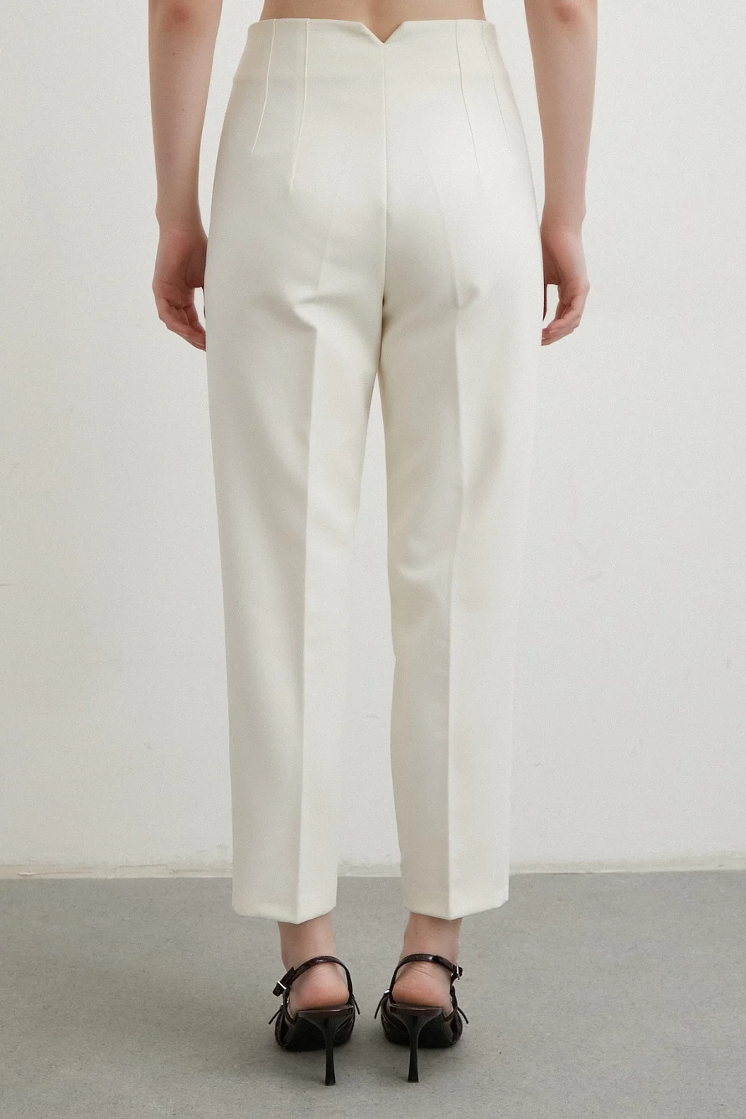 بنطلون قماش رقيق أكرو