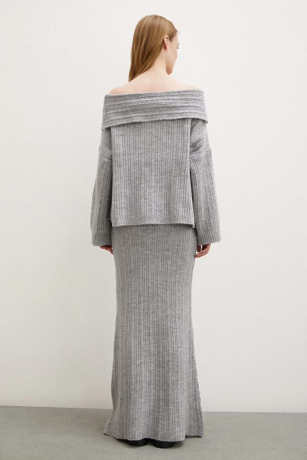 Skirted Madonna Collar Set Gray