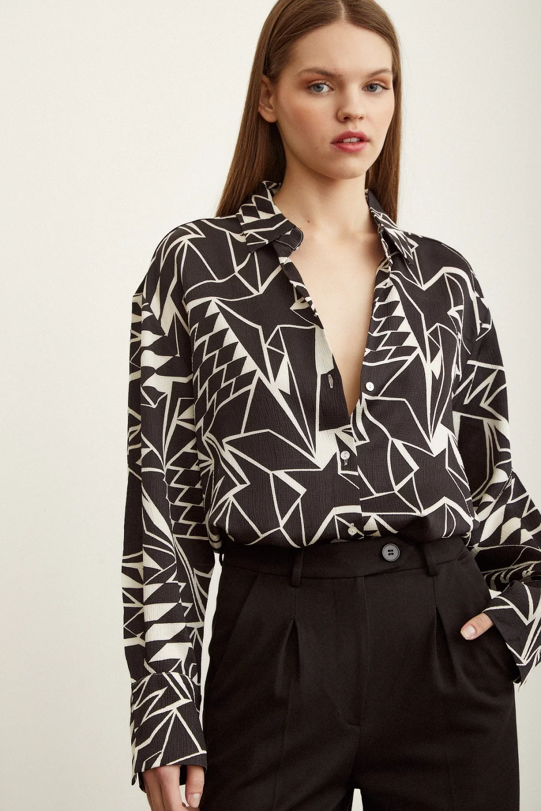 Geschichtete Reliefmuster Shirt Schwarz