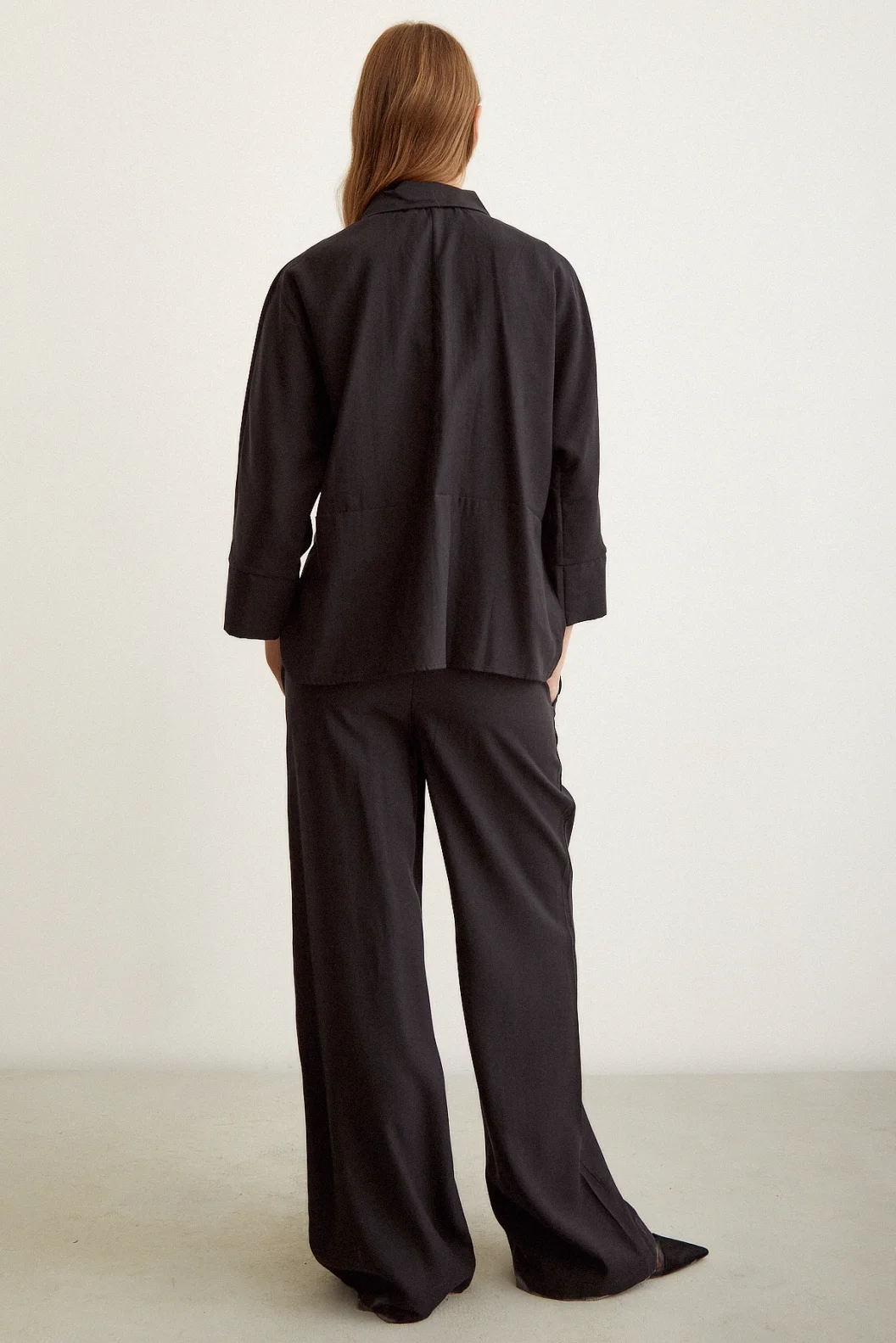 سروال أسود ذو حزام مطاطي