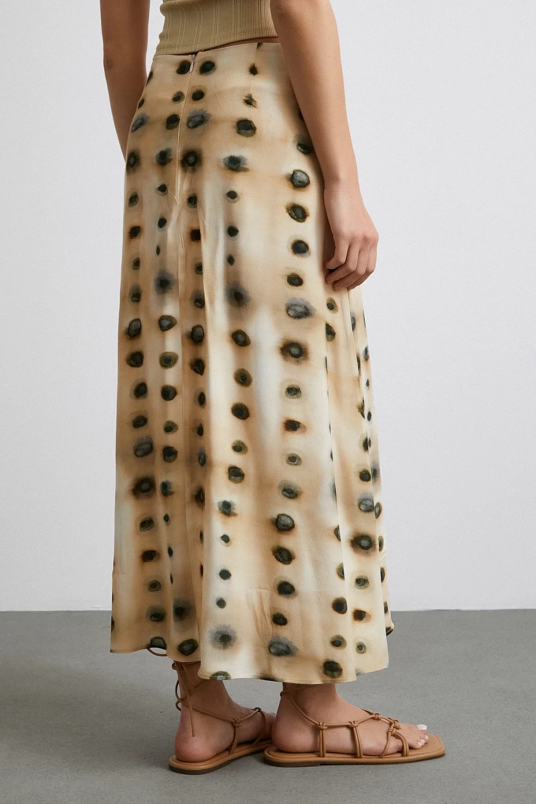 تفصيل تنورة مفصلة عقدة