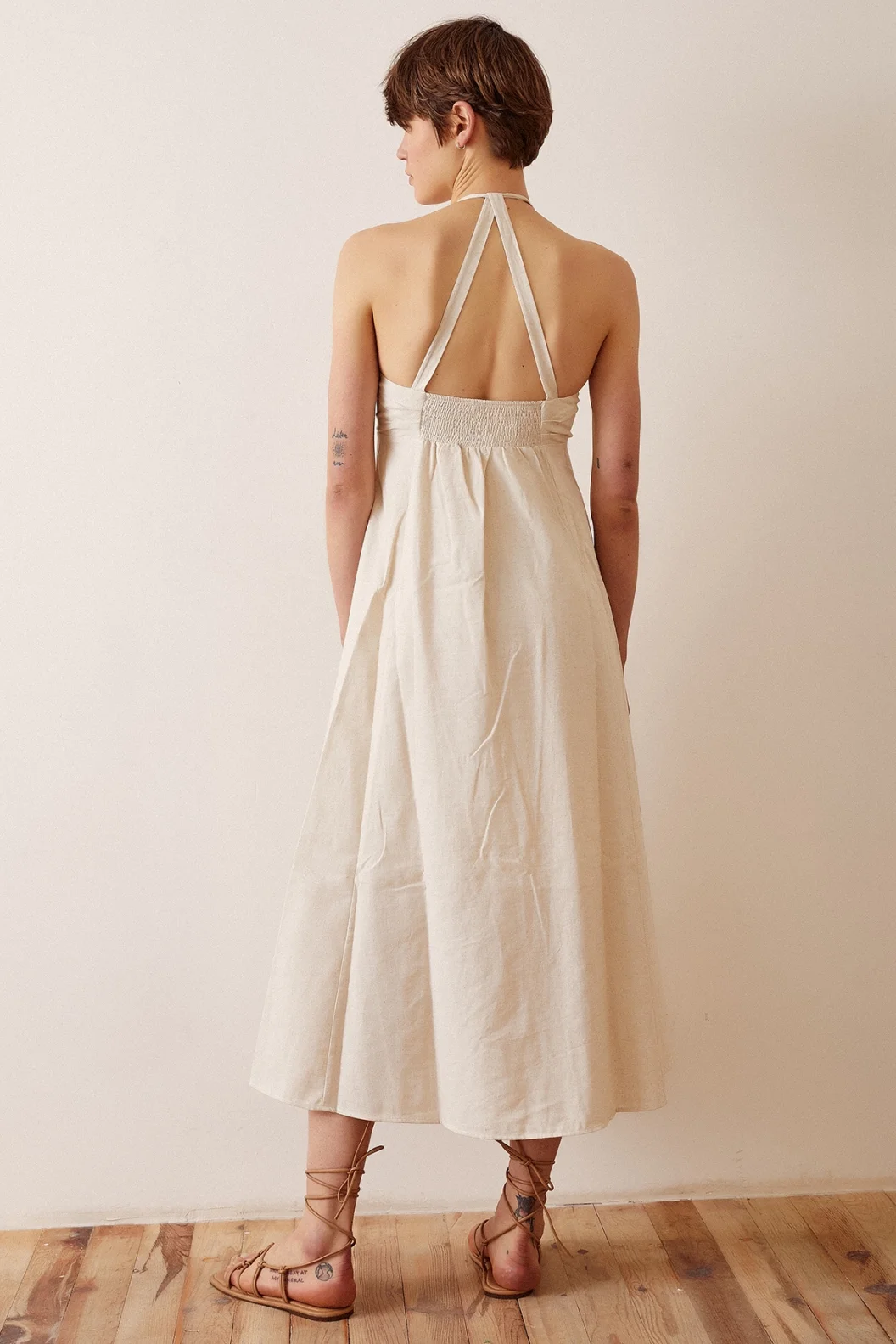 Rückenfreies Trägerkleid Creme