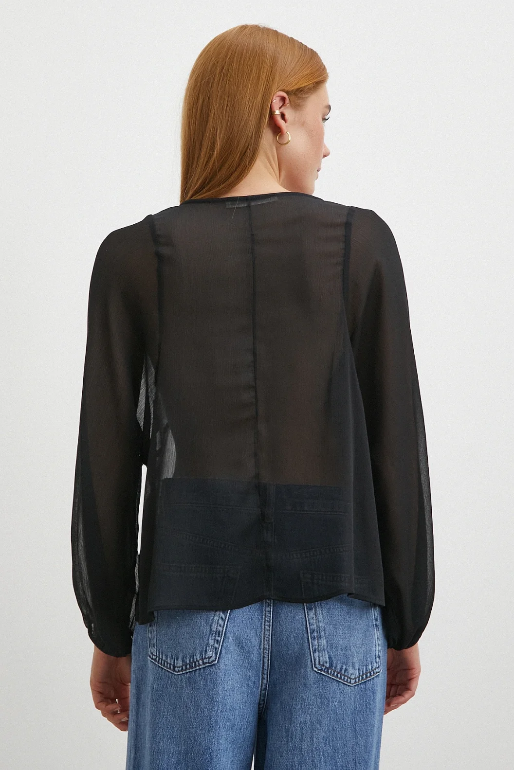 V-Ausschnitt, mit Spitze besetzte, transparente Bluse in Schwarz