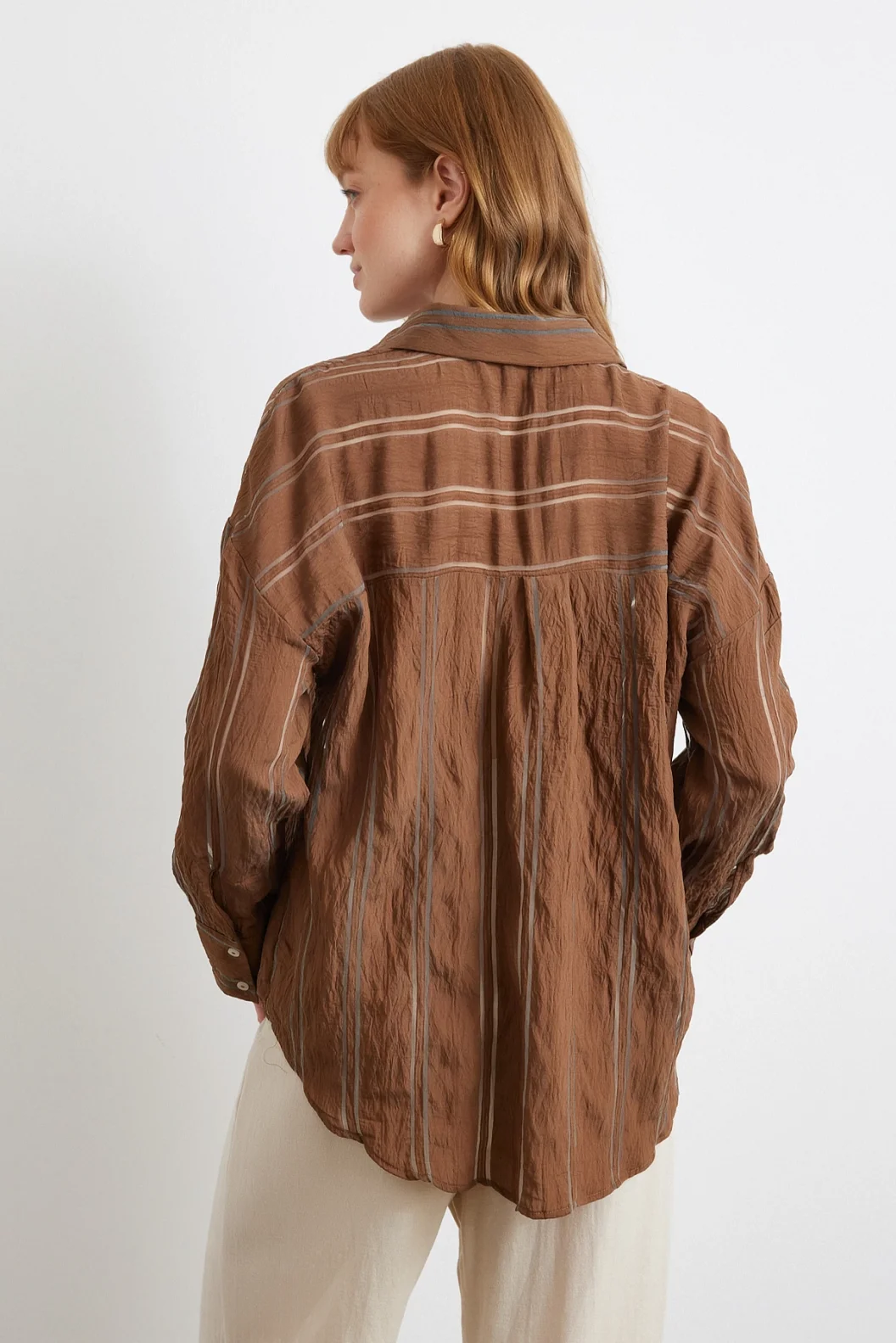 قميص مخطط من الأورجانزا البني