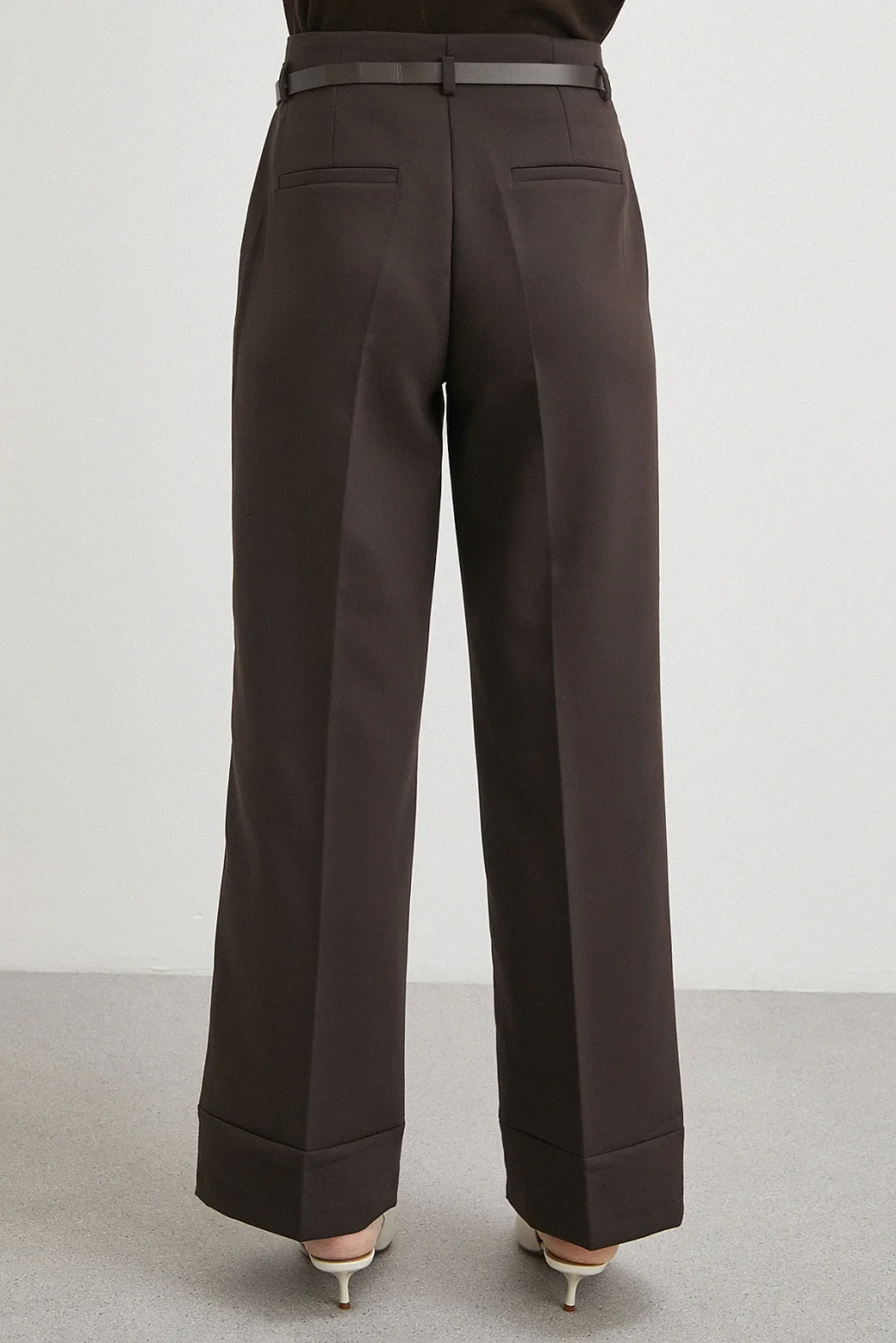 Yüksek Bel Paça Detaylı Kemerli Pantolon Kahve