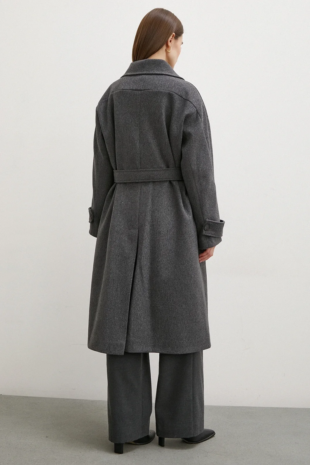 Coat with Collar Detail and Belt in Antiracite Color