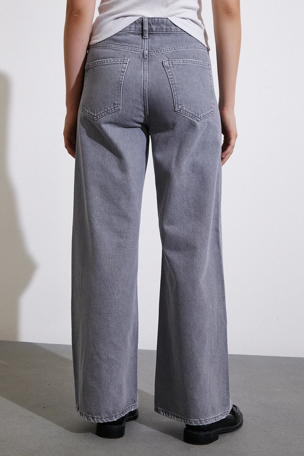 High Waisted Wide Leg Jean Smoke